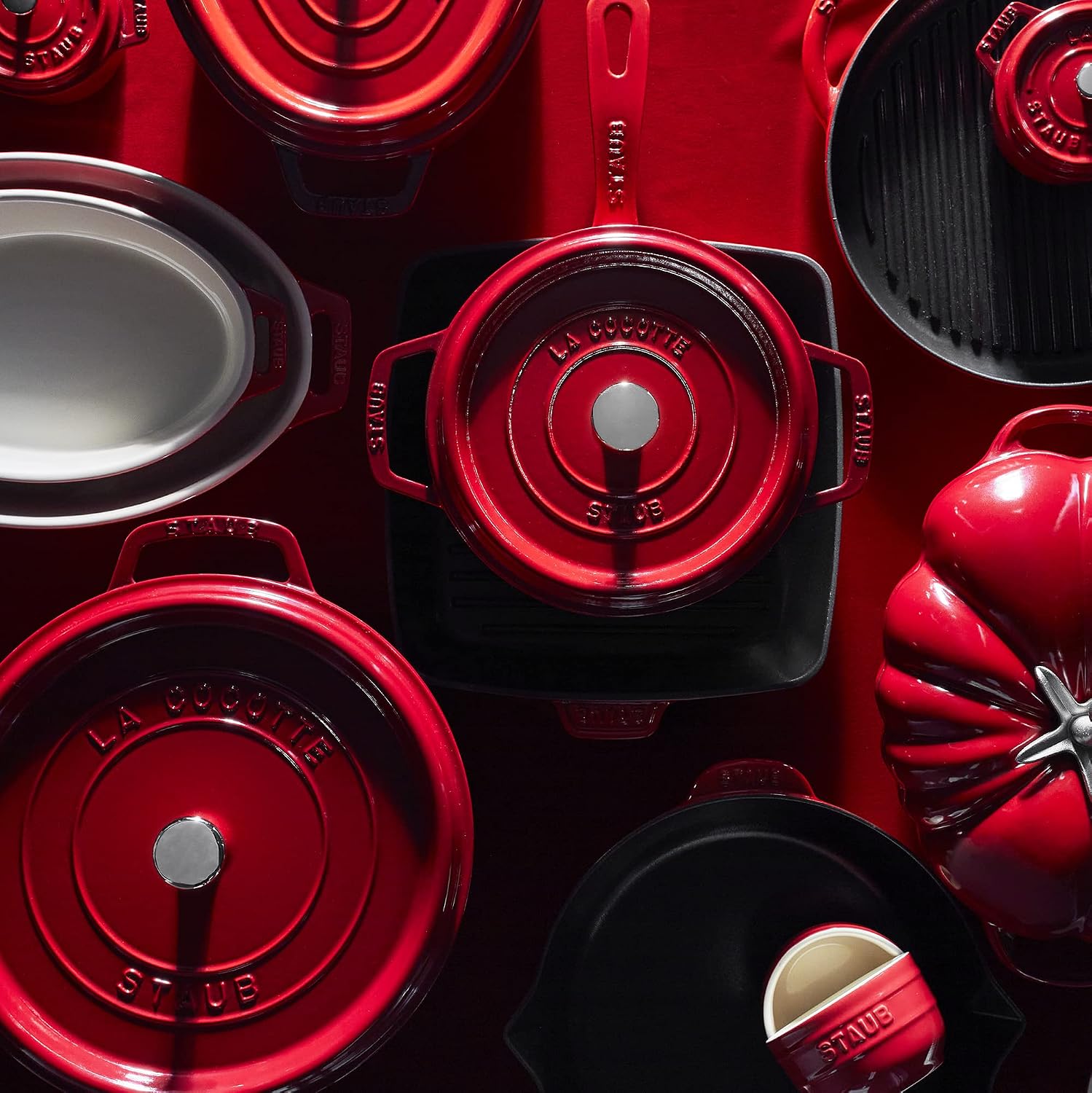 Staub Round Cocotte - 5.5Qt - Grenadine
