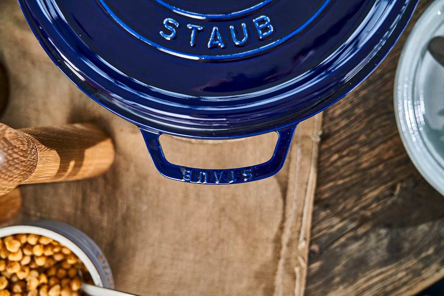 Staub Round Cocotte - 5.5Qt - Grenadine