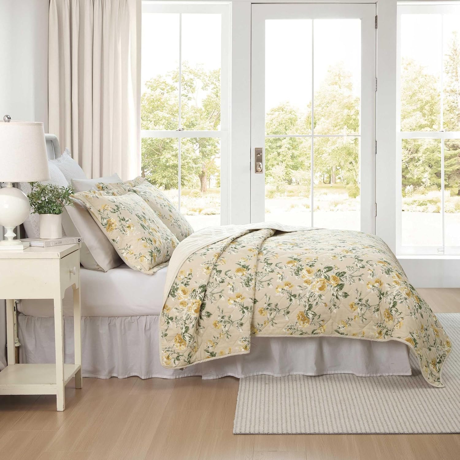 Laura Ashley - Queen Quilt Set, Soft Cotton Bedding with Matching Shams, Reversible Floral Toile Design, Floral Room Decor