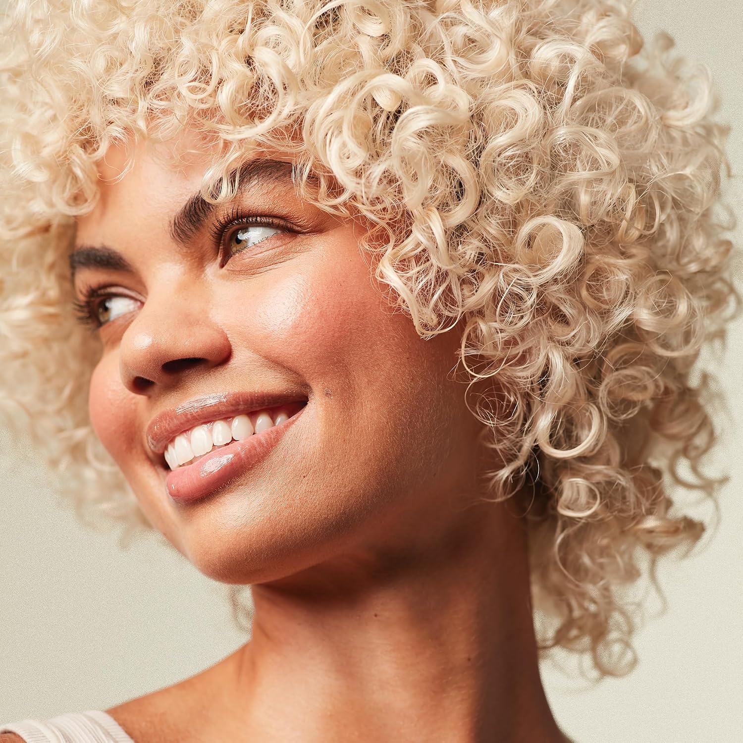 Paul Mitchell Platinum Blonde Violet Shampoo, Banishes Brass + Brightens, Ideal for Light to Medium Blonde, Silver, Gray or White Hair