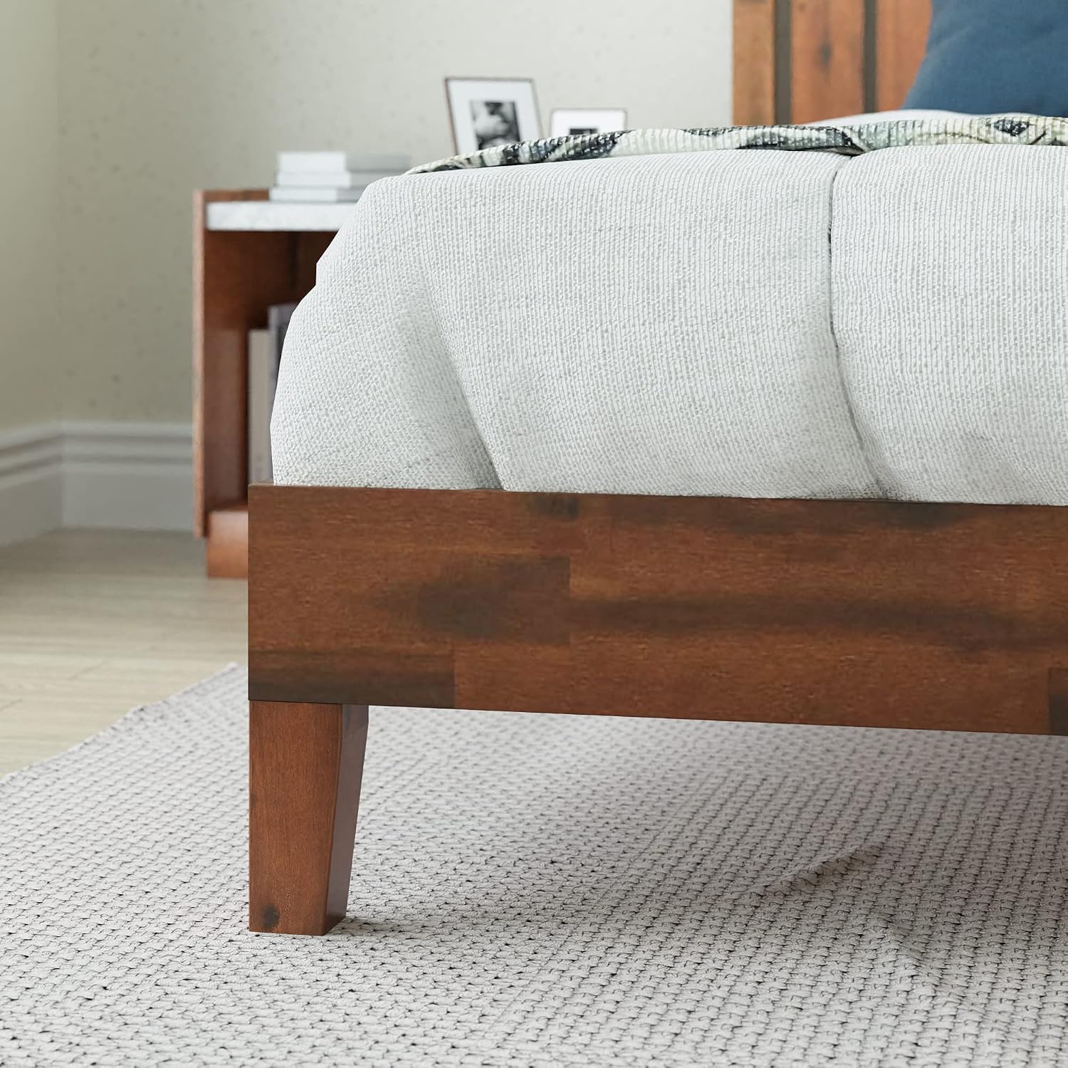 ZINUS Vivek Deluxe Wood Platform Bed Frame with Headboard, Wood Slat Support, No Box Spring Needed, Easy Assembly, Queen | Slatted Headboard, Wood Slat Support, No Box Spring Needed, Contemporary Design, Easy Assembly