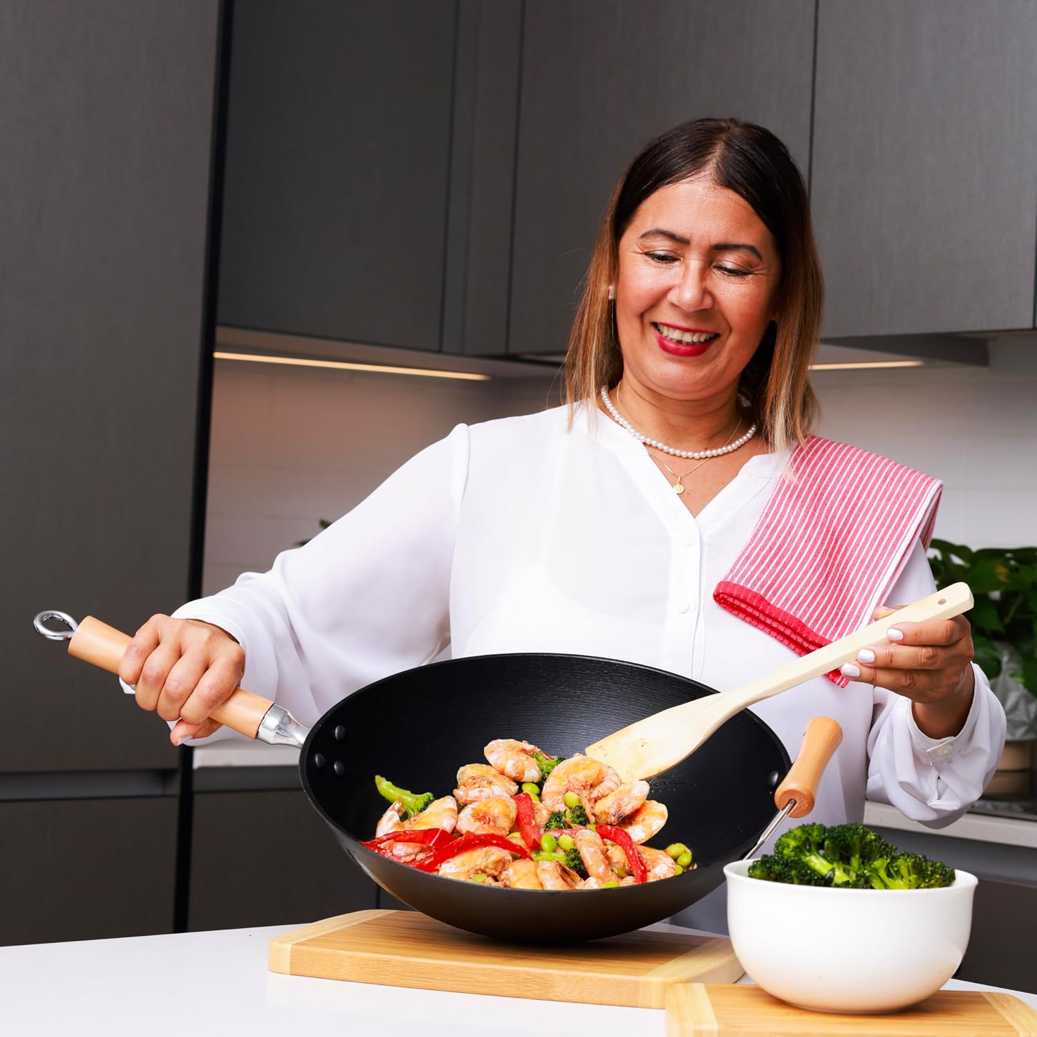 JOYCE CHEN Professional Series 14-Inch Cast Iron Wok with Maple Handle