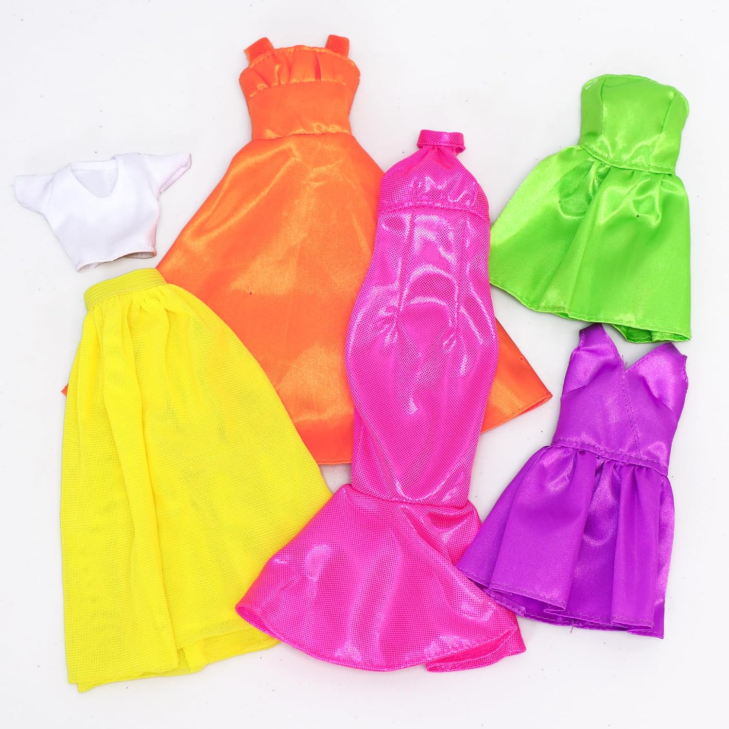 Barbie Be a Fashion Designer Kit - 5 Outfits & DIY Doll Dress Up Set | Create custom styles with glitter, ribbons