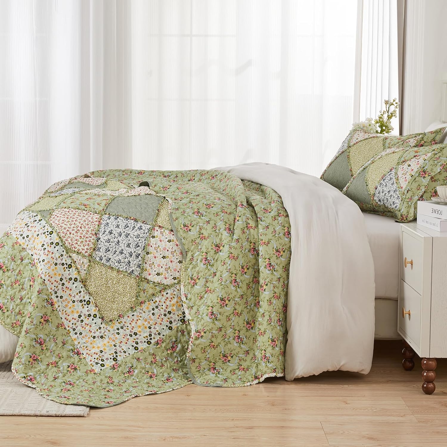 VIVILINEN Blue Floral Patchwork Quilt Set, Full Queen Size, 3 Piece Bedding Set with 2 Pillowcases