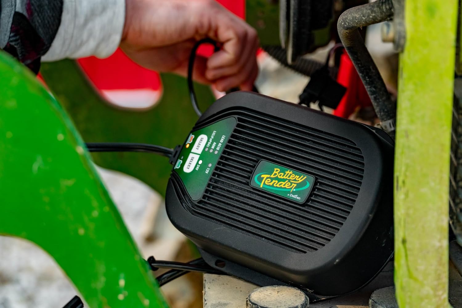 Battery Tender 5 AMP Selectable 12V / 24V Battery Charger and Maintainer - Switchable 5 AMP / 2.5 AMP Onboard Marine for Boat Watercraft - Screw