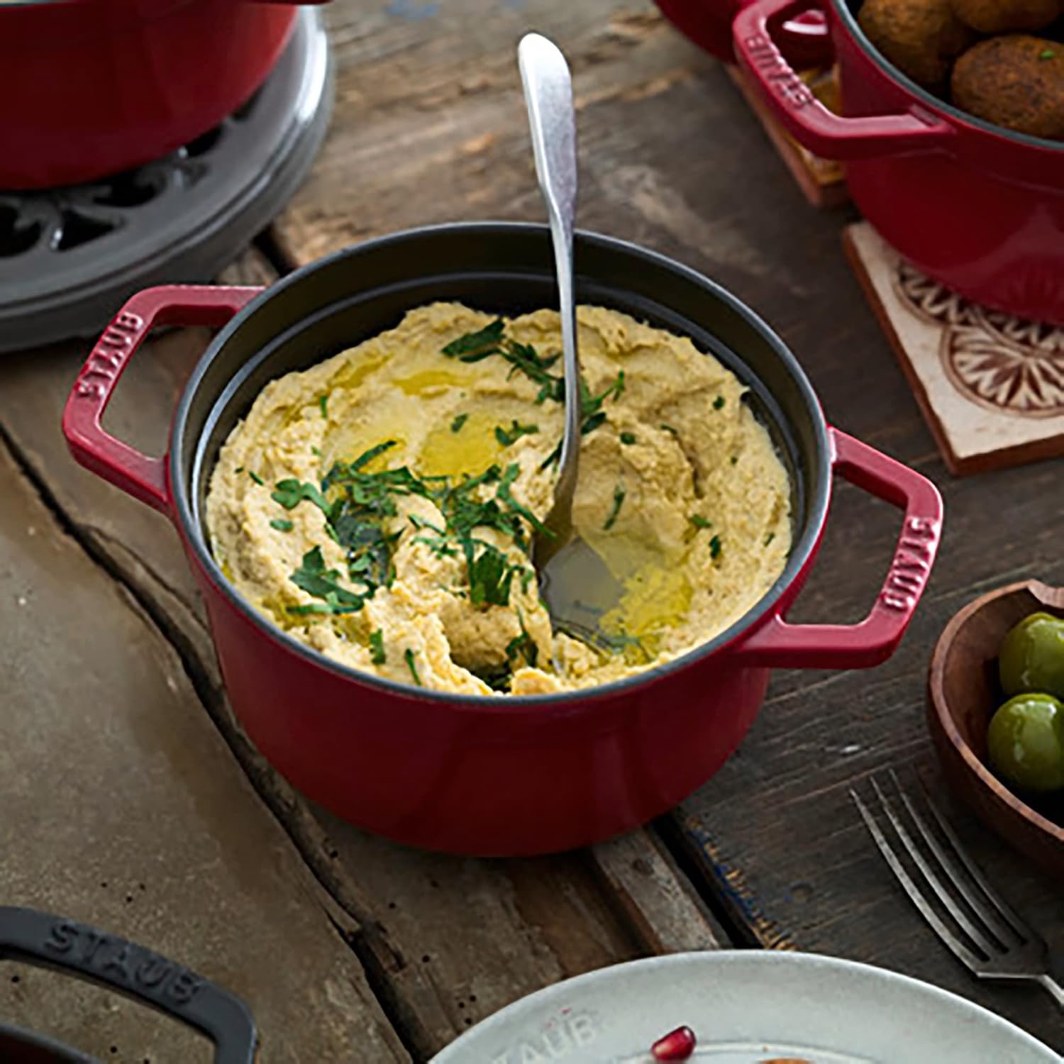 Staub Round Cocotte - 5.5Qt - Grenadine