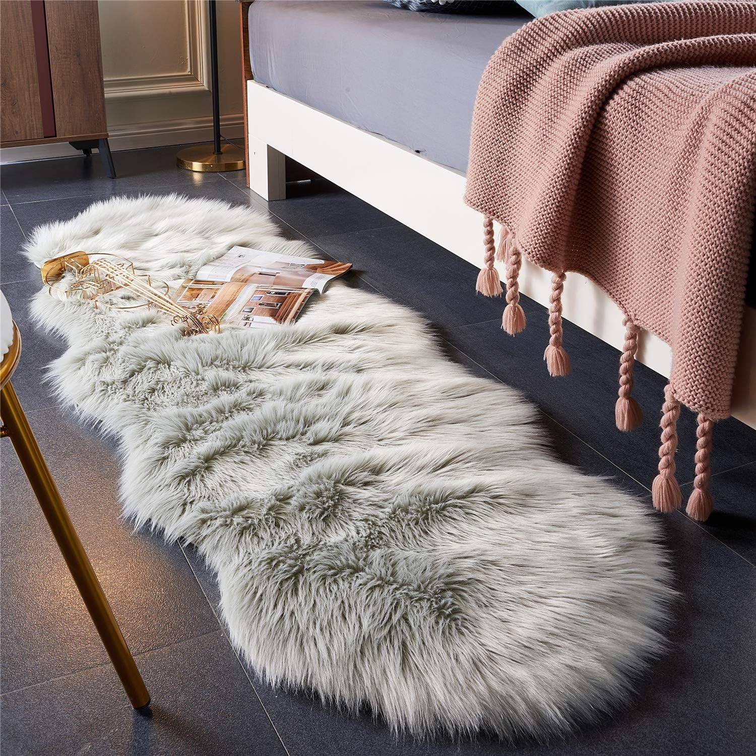 EasyJoy Ultra Soft Fluffy Shaggy Area Rug Faux Fur Rug Chair Cover Seat Pad Fuzzy Area Rug for Bedroom Floor Sofa Living Room (2 x 6 ft Sheepskin