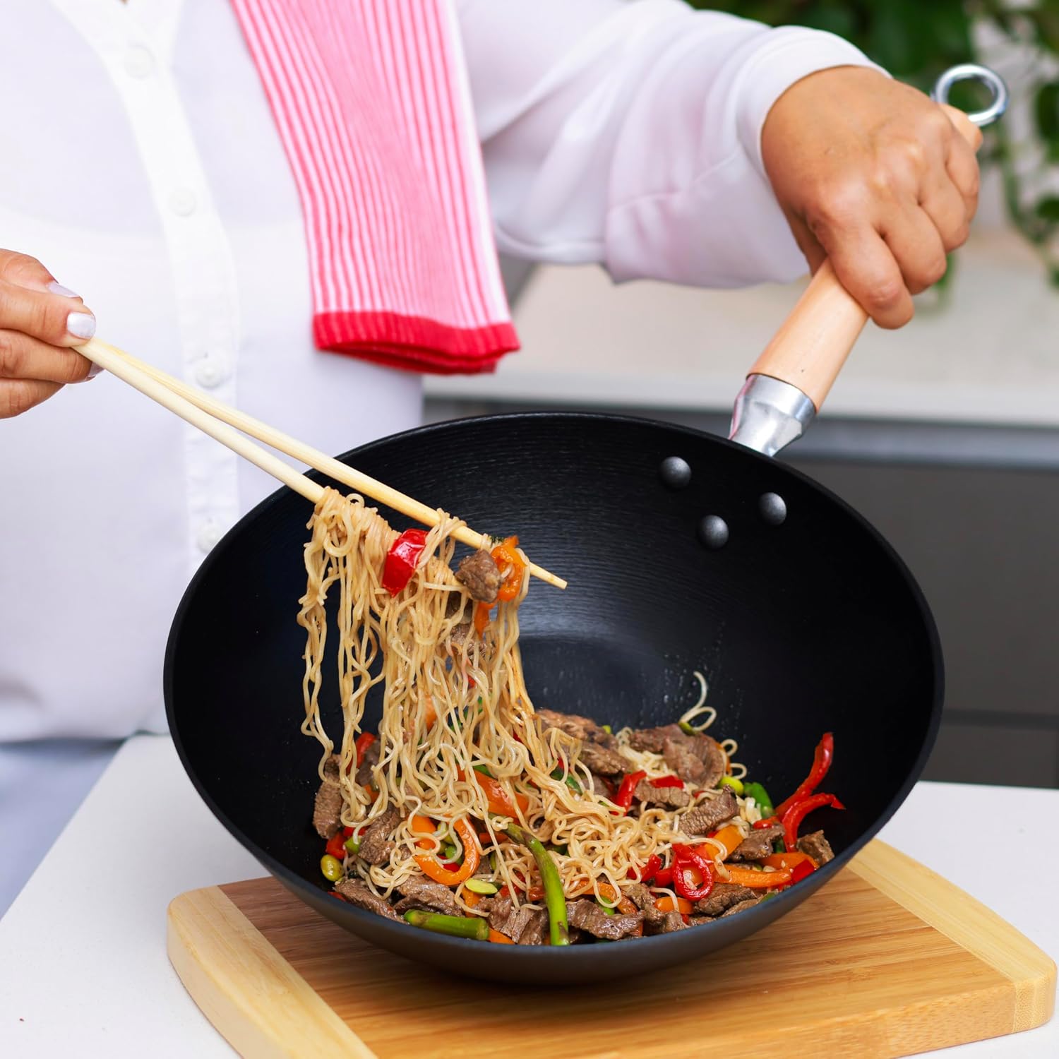 JOYCE CHEN Professional Series 14-Inch Cast Iron Wok with Maple Handle