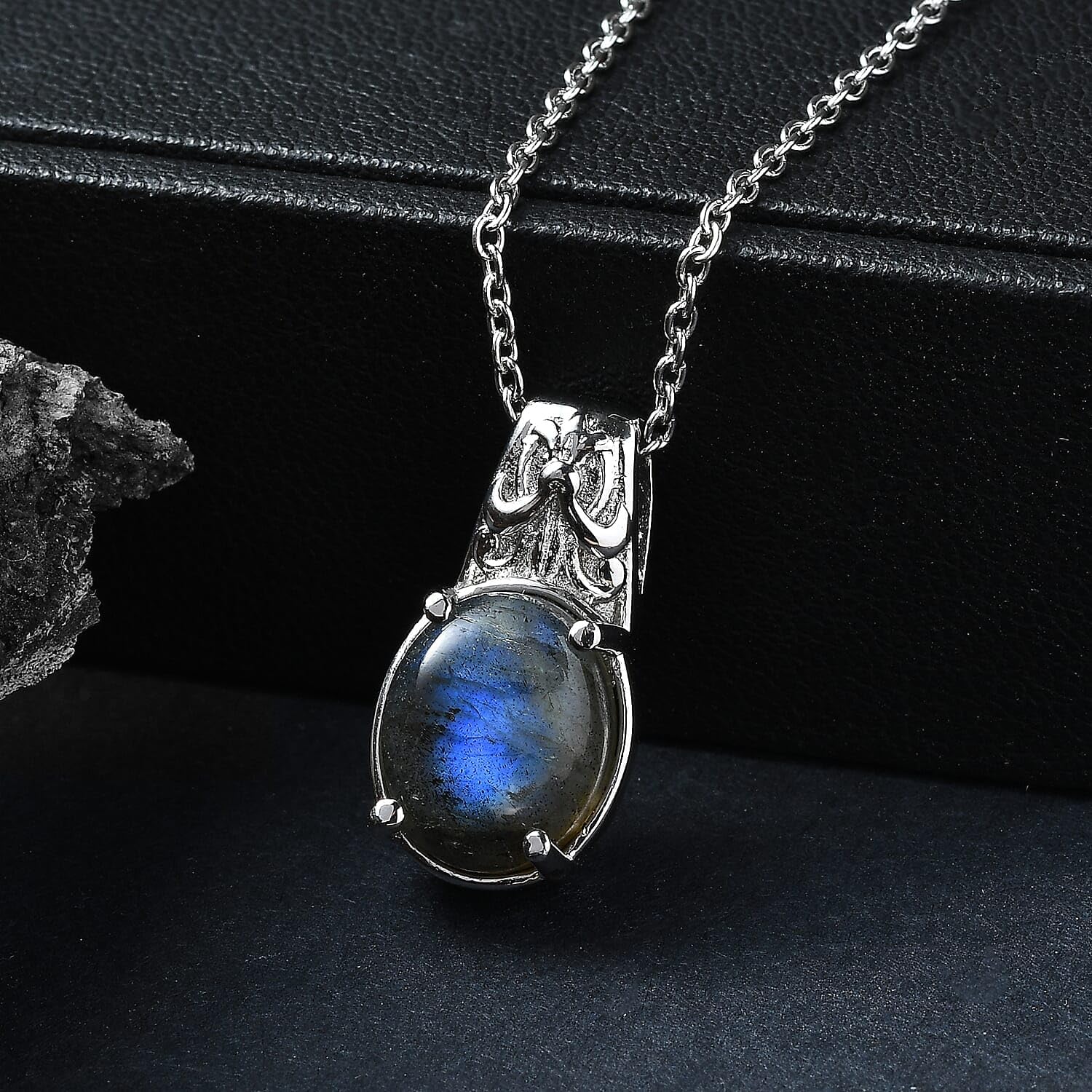 Labradorite 5.60 ctw Pendant Necklace in Stainless Steel 20 Inches