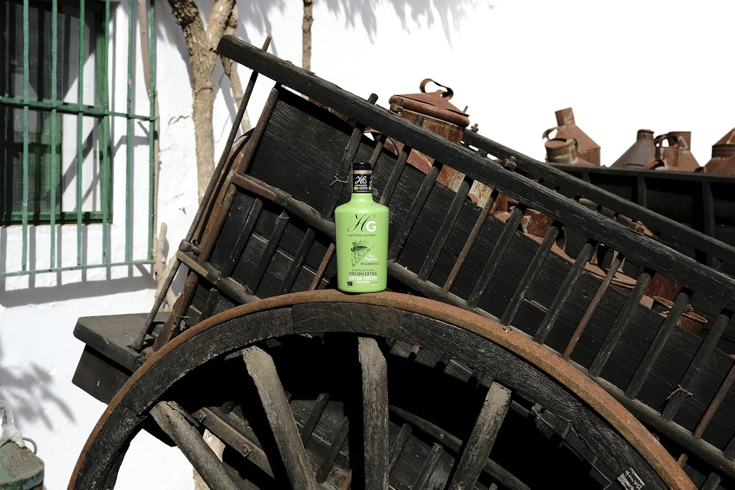 HACIENDA GUZMÁN - Organic and Bio Extra Virgin Olive Oil Hojiblanca. Ideal for grilled or fresh vegetables and white fish. Available in 16.9 FL OZ