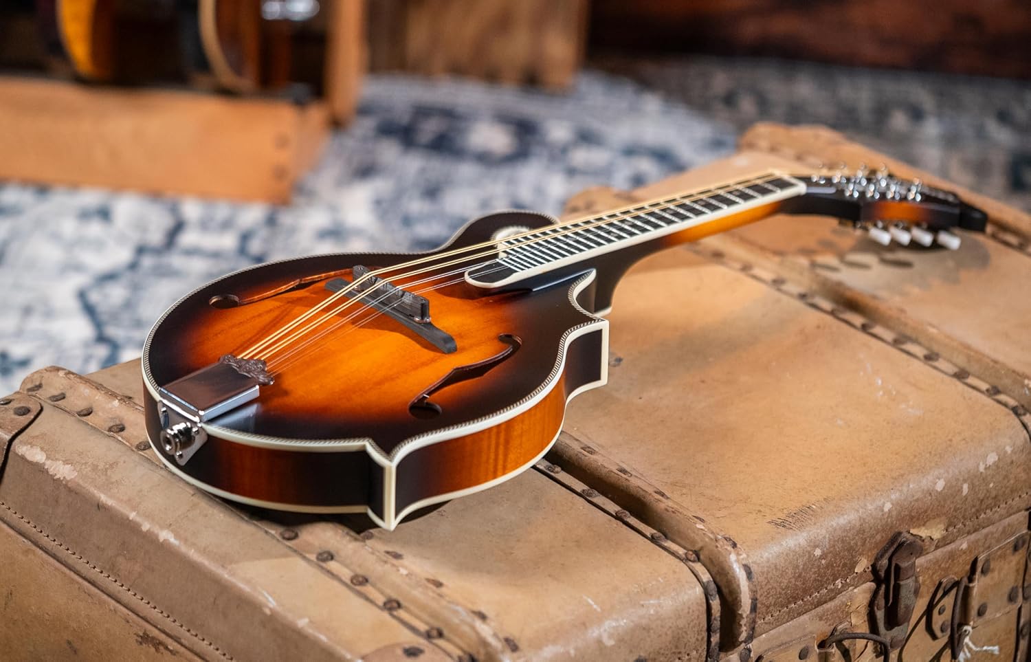 Washburn M3SEBRK F-Style Mandolin Brown Burst | Spruce top; Maple back and sides