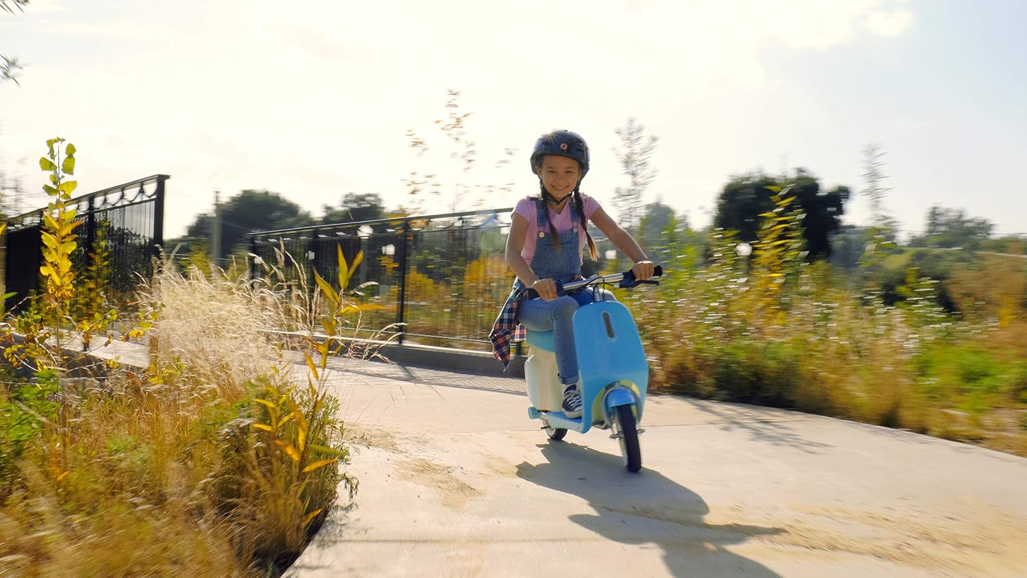 Razor Pocket Mod Petite - 12V Miniature Euro-Style Electric Scooter for Ages 7+, 100-watt Motor, Up to 40 min Ride Time, for Riders up to 110 lbs