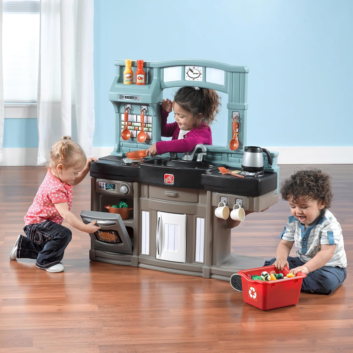 Step2 Best Chefs Kids Kitchen Playset, Indoor/Outdoor Kitchenette, Interactive Play with Lights and Sounds, Made of Durable Plastic