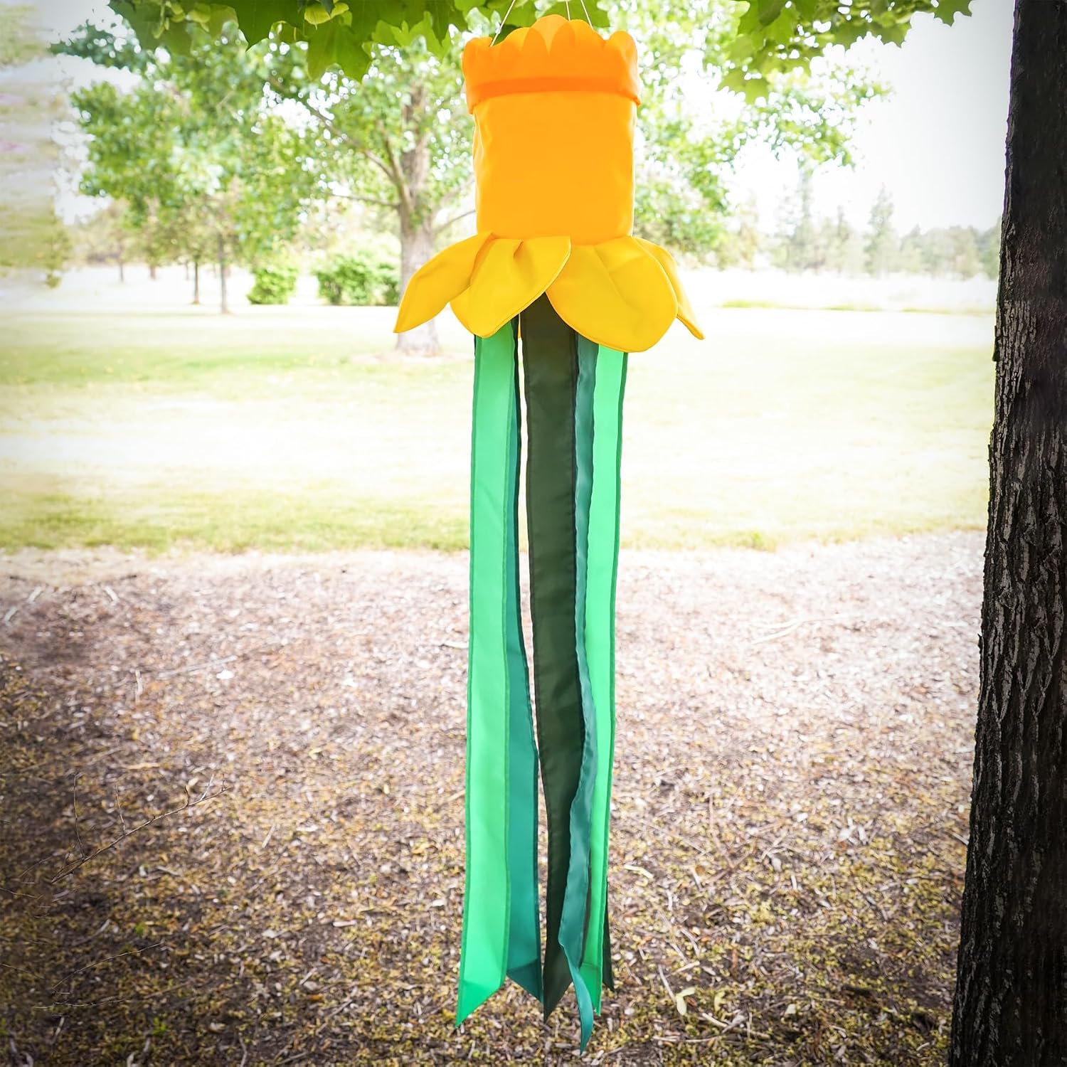 In the Breeze Spring Daffodil Windtail,15" W x 40" H x 15" D,4634