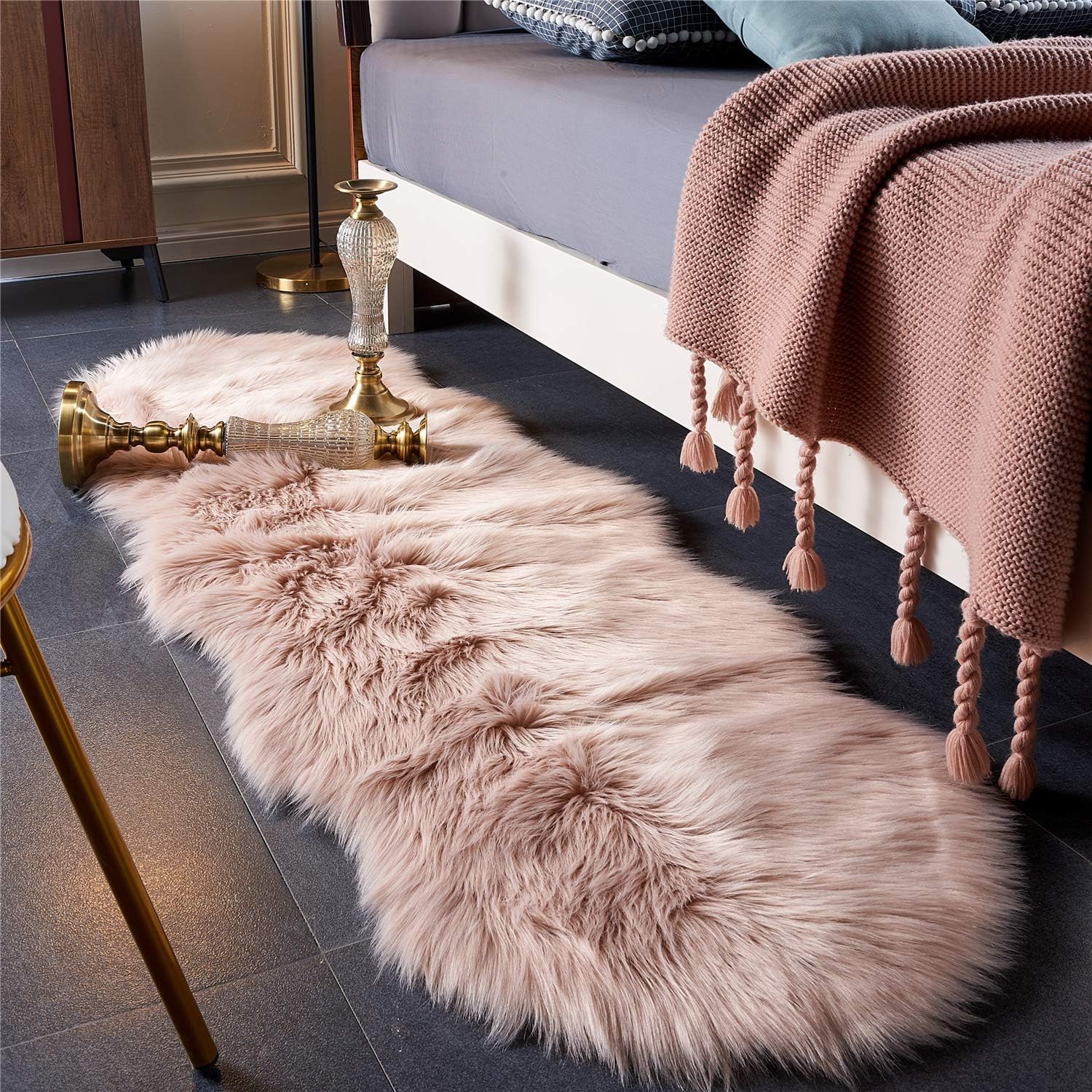 EasyJoy Ultra Soft Fluffy Shaggy Area Rug Faux Fur Rug Chair Cover Seat Pad Fuzzy Area Rug for Bedroom Floor Sofa Living Room (2 x 6 ft Sheepskin