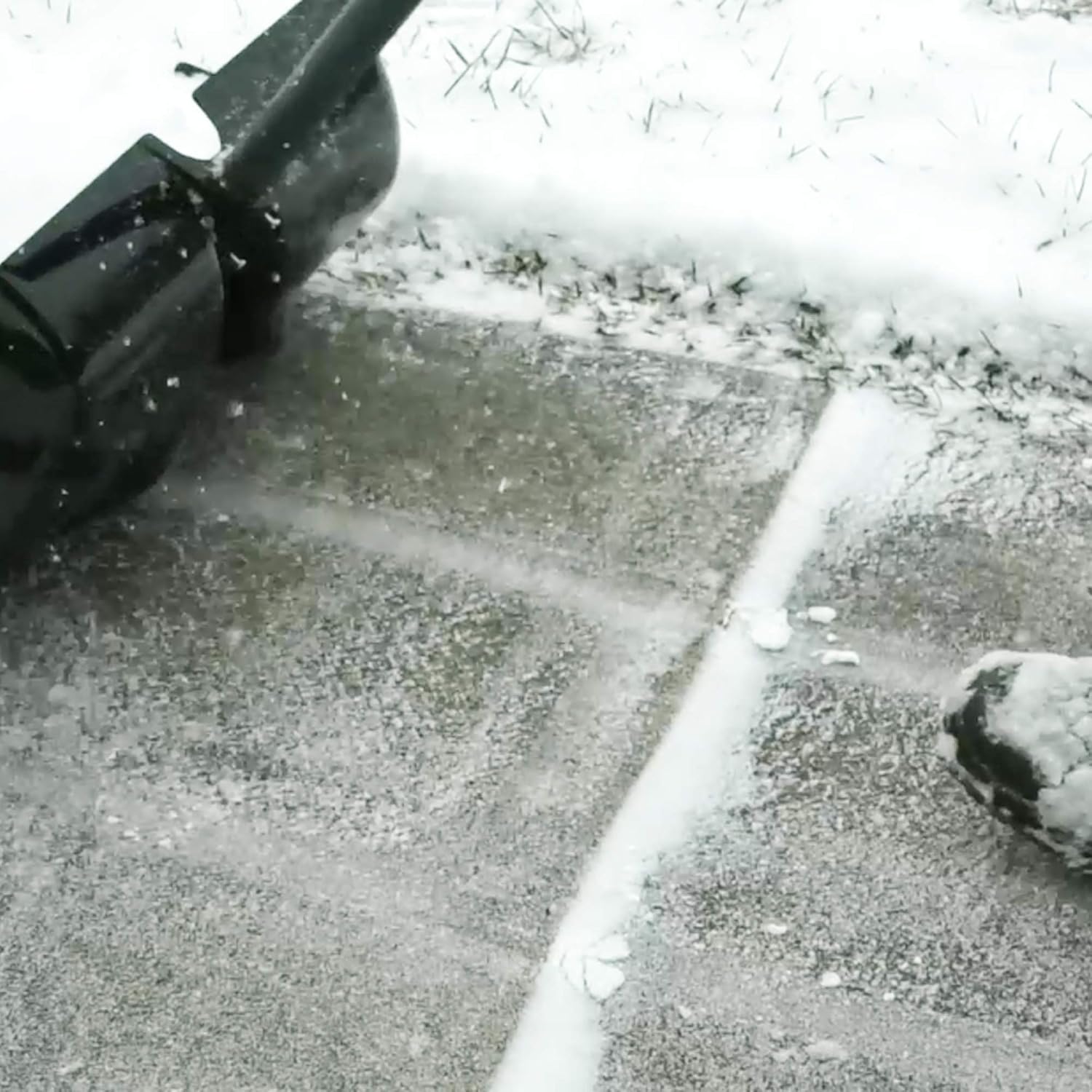 Snow Shovel for Decks & Driveways – Deck Saver™ Crack Jumper 24" Snow Shovel, Won’t Damage Decks