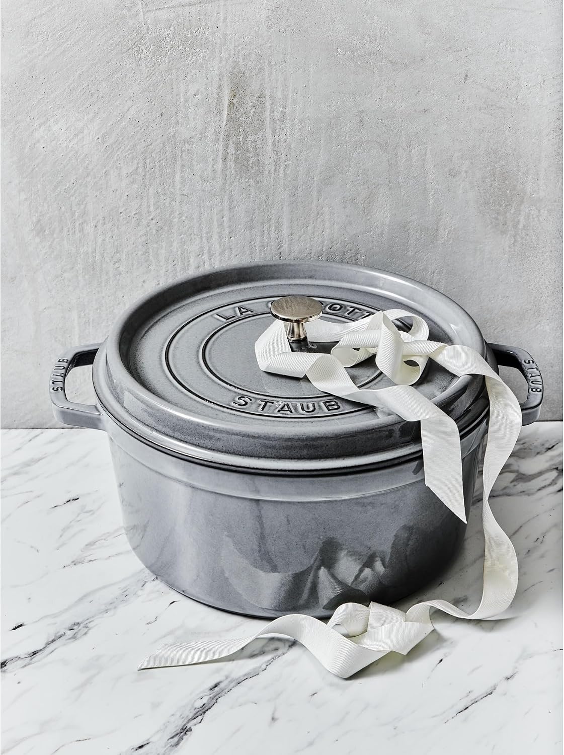 Staub Round Cocotte - 5.5Qt - Grenadine