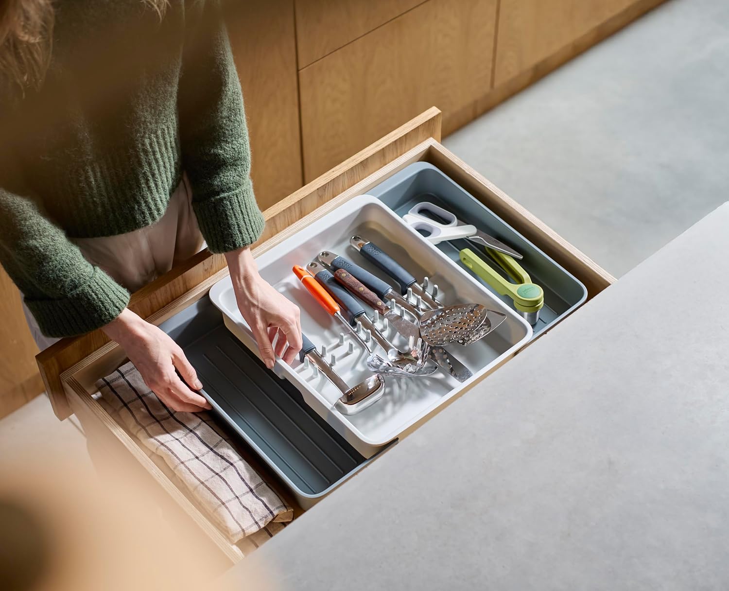 Joseph Joseph DrawerStore Knife Organizer, holds up to 9 knives, Kitchen Organization & Drawer Storage – Compact, Gray