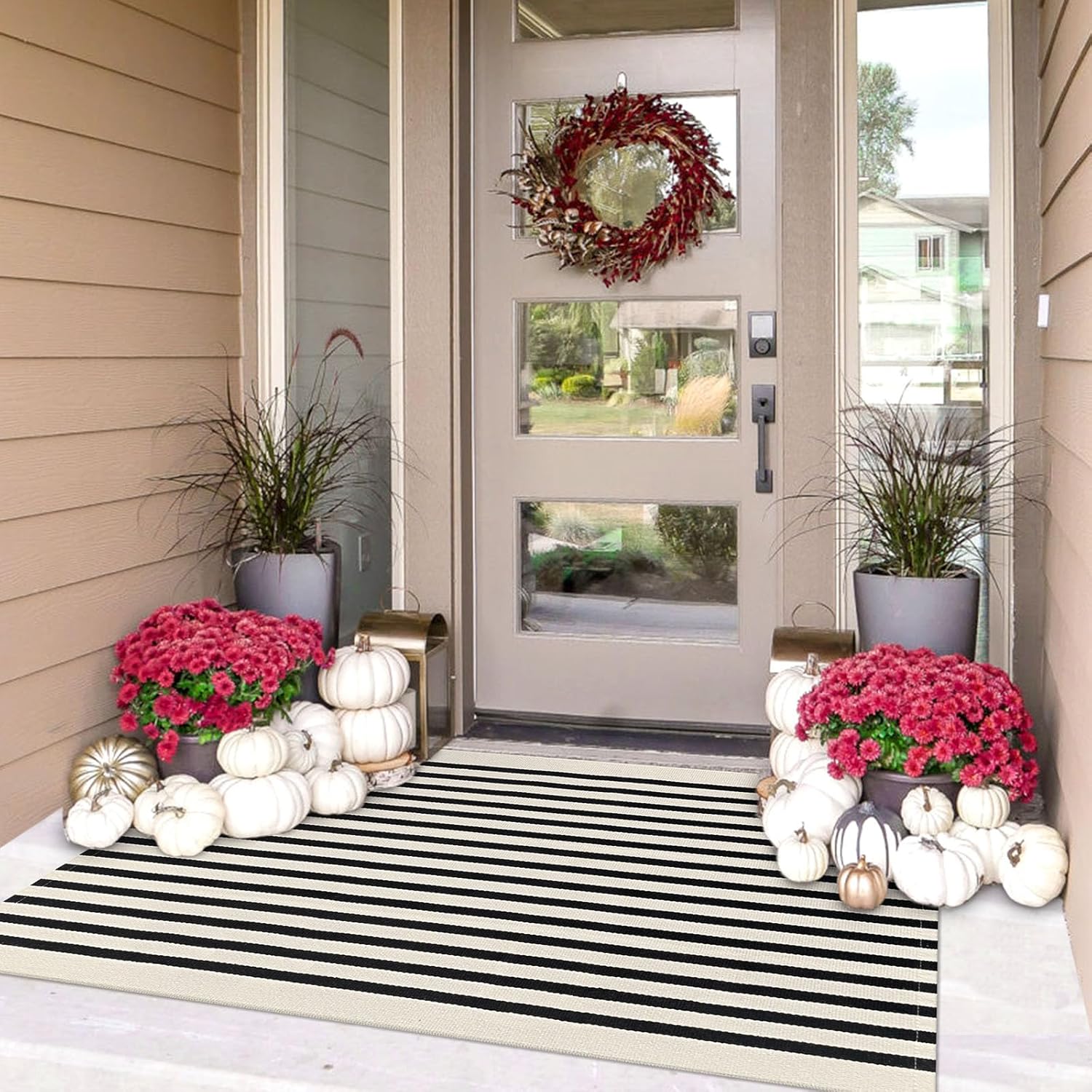 IOHOUZE 27.5x43 Buffalo Plaid Rug, Washable Front Door Mat, Black White