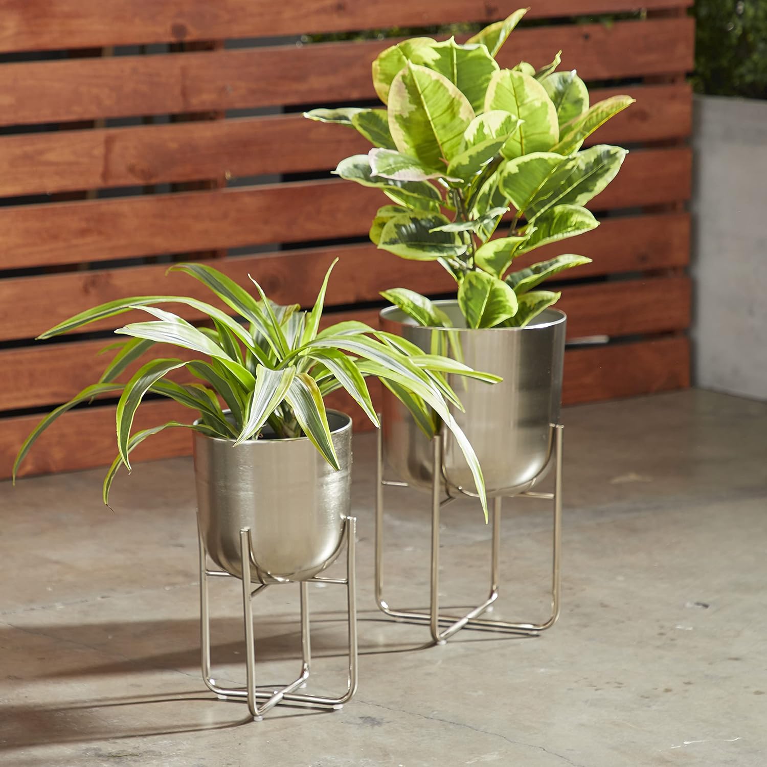 Deco 79 Metal Round Planter with Removable Stand, Set of 2 16", 13"H, Black
