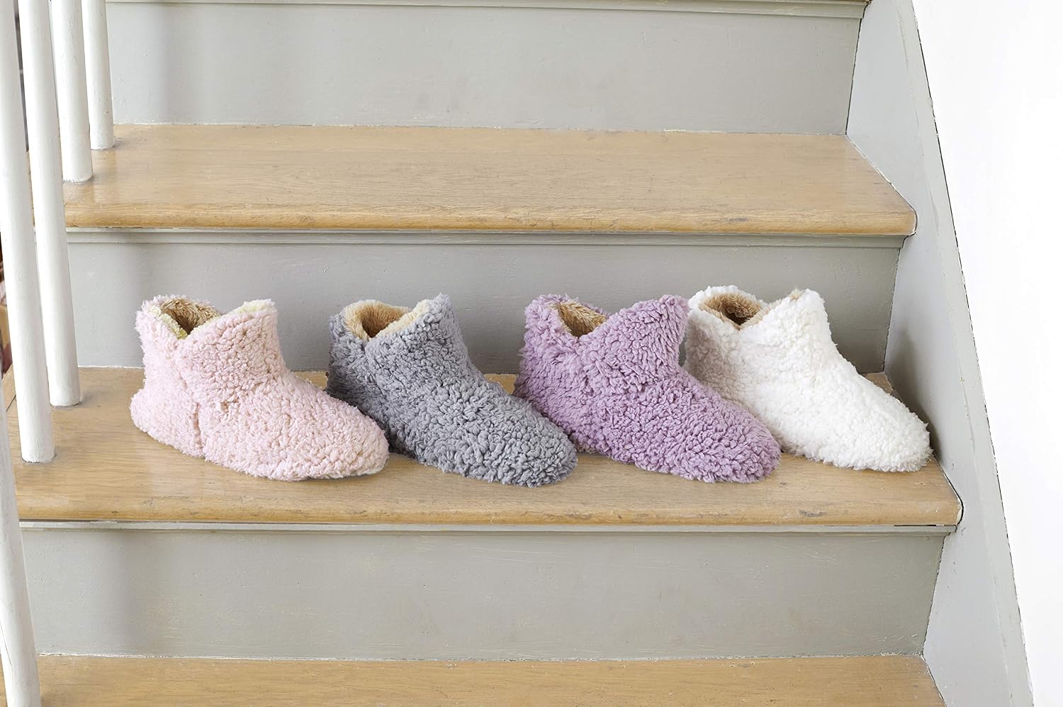 Dearfoams Women's Chelsea Faux Fuzzy Sherpa Indoor House Bootie Slipper