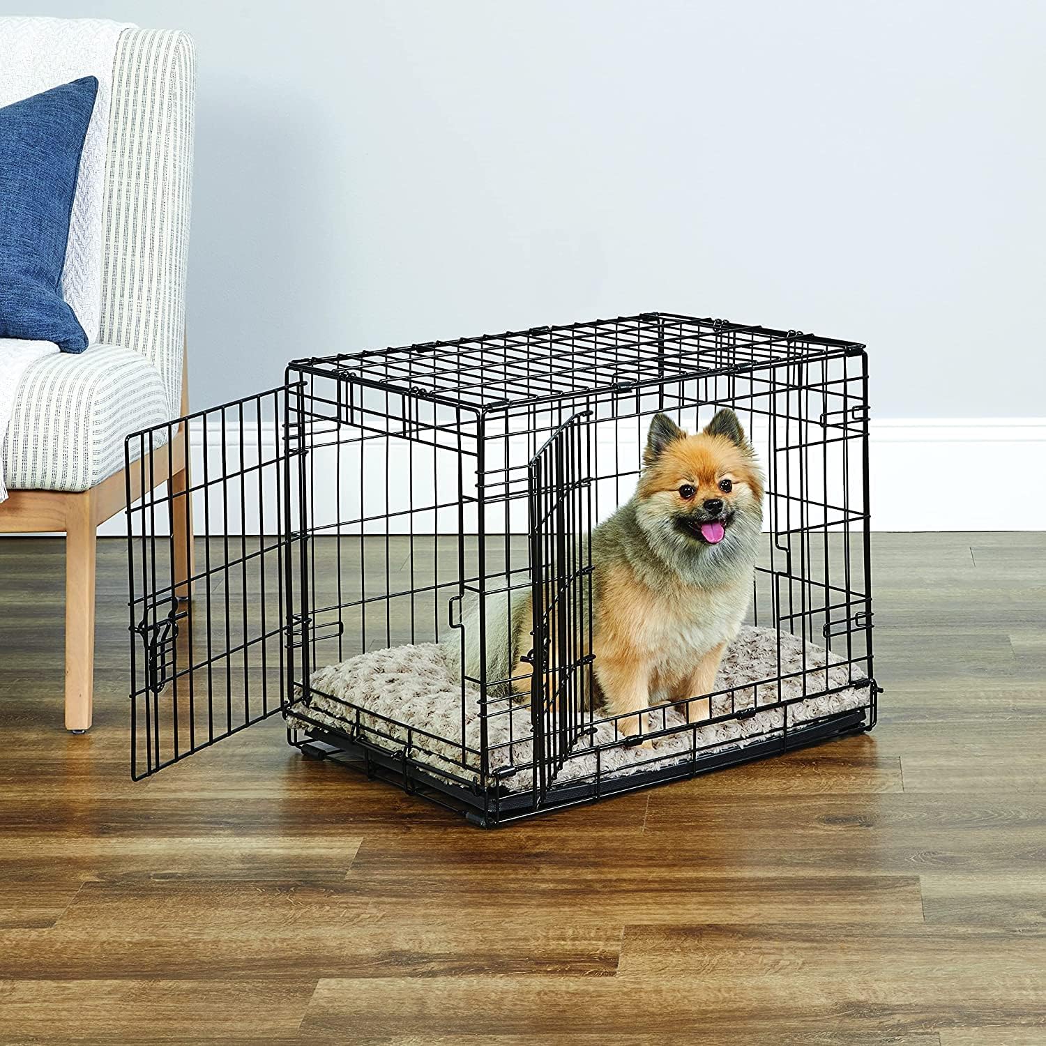 Midwest Homes for Pets 24-Inch New World Crate for Small Breeds, 12-20 lbs, Double Door Folding Dog Crate, Leak-Proof Tray & Secure Latches, Portable, Durable & Easy to Assemble