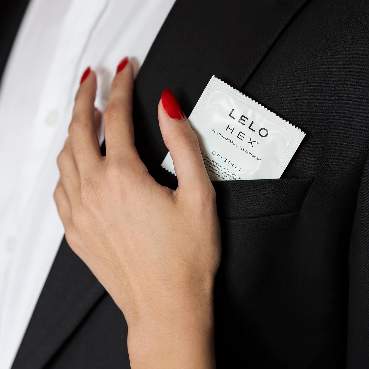 LELO HEX Original - Ultra Thin Condoms, Increased Strength, 12 Pack | This ultra thin condom offers increased strength without reducing sensation, for comfortable, reliable protection.