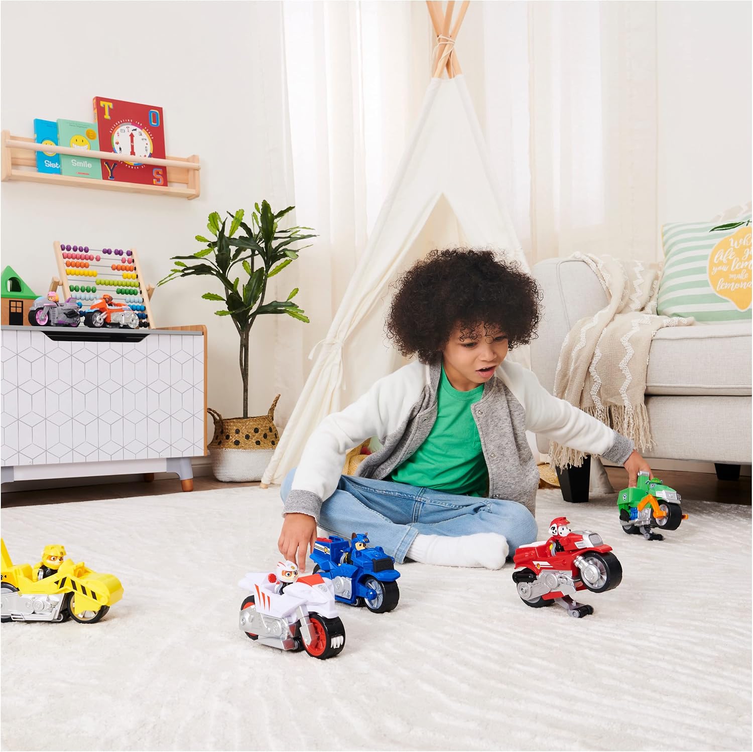 PAW Patrol, Moto Pups Wildcat’s Deluxe Pull Back Motorcycle Vehicle with Wheelie Feature and Toy Figure