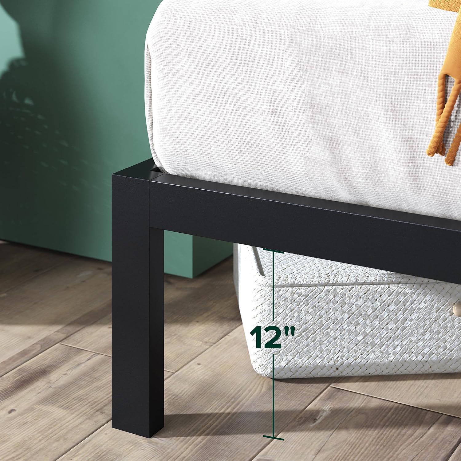 ZINUS Mia Metal Platform Bed Frame with Headboard, Wood Slat Support, No Box Spring Needed, Easy Assembly, Queen