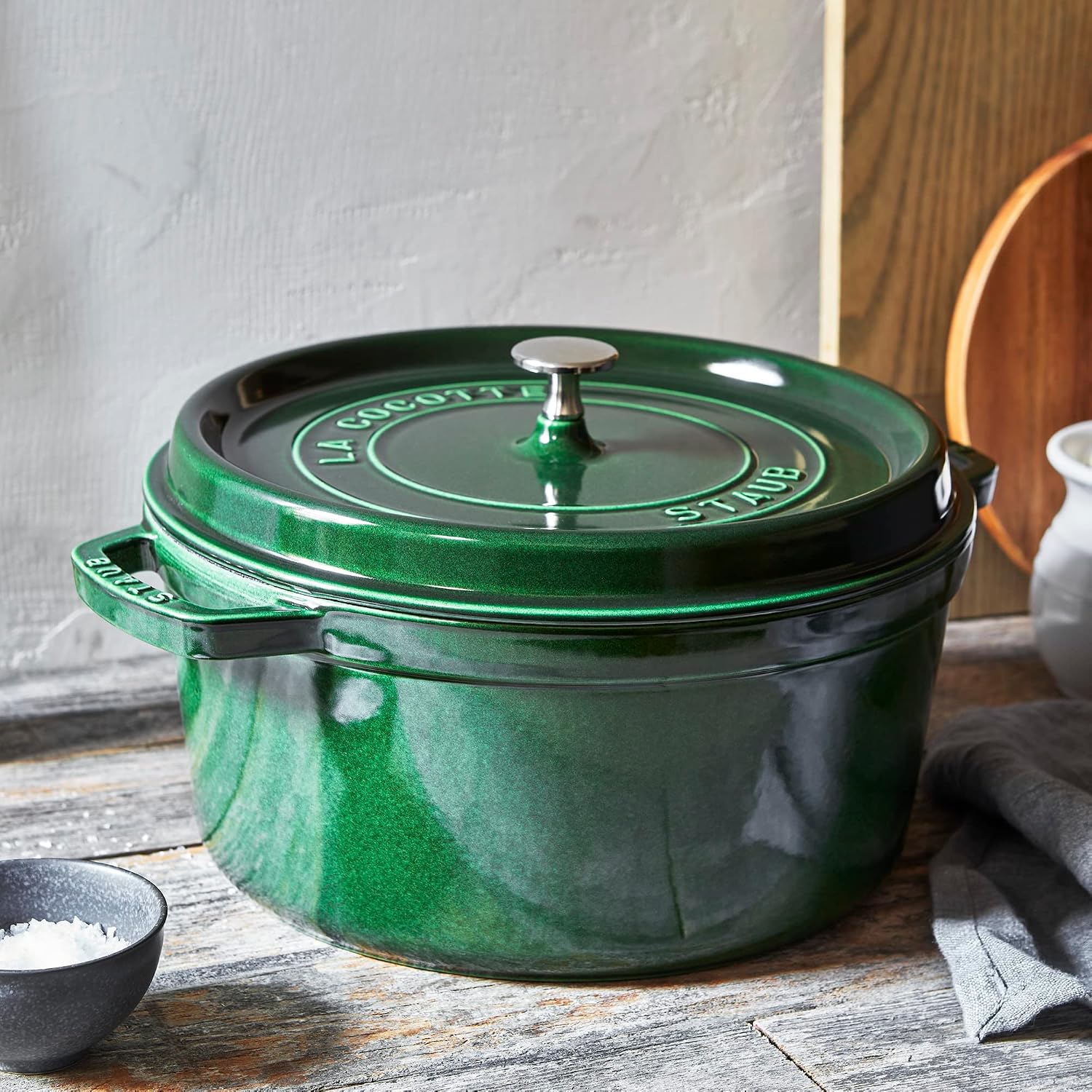 Staub Round Cocotte - 5.5Qt - Grenadine