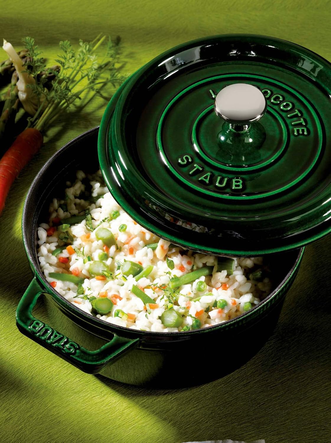 Staub Round Cocotte - 5.5Qt - Grenadine