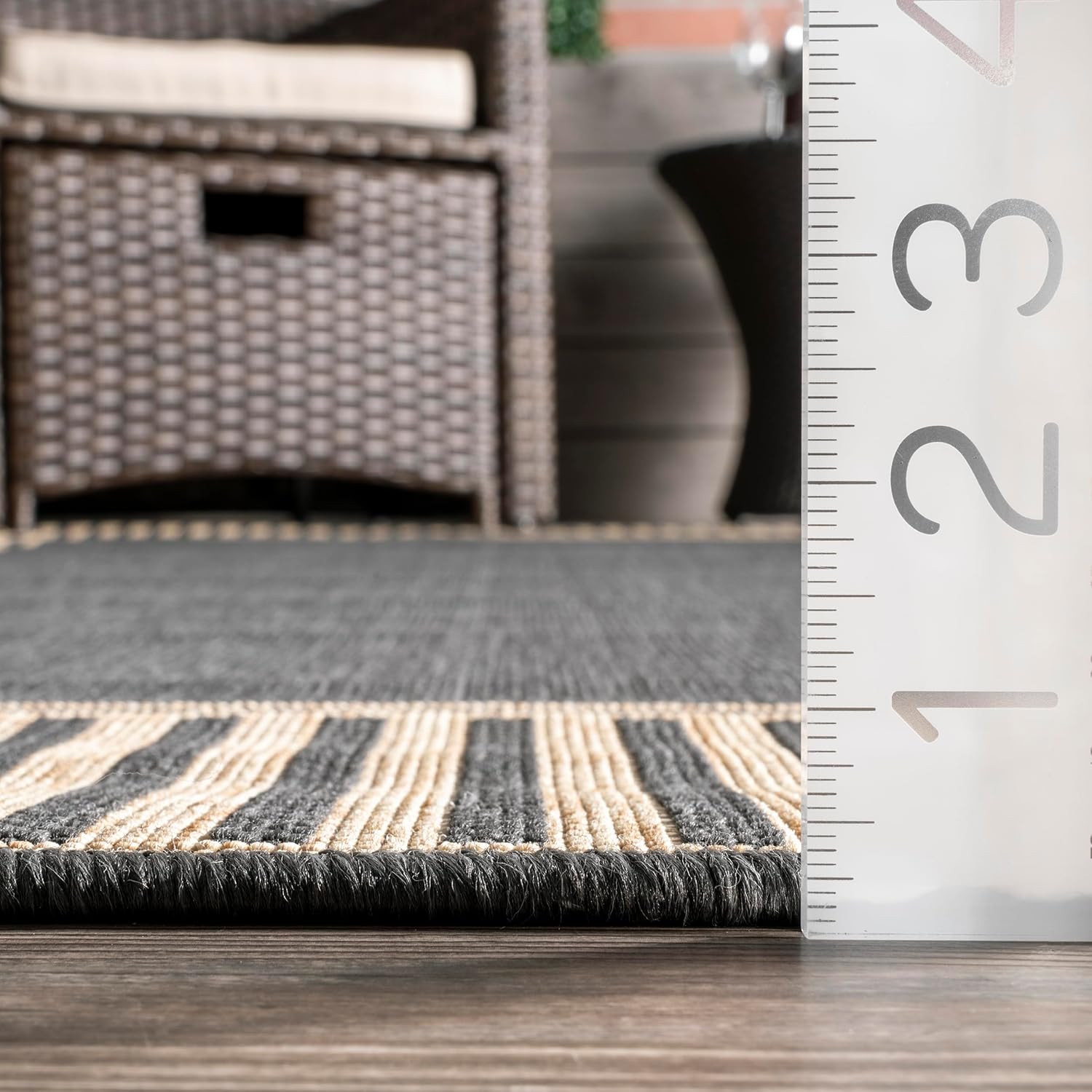 nuLOOM Asha Light Brown Bordered Indoor/Outdoor Area Rug, 4' x 5'