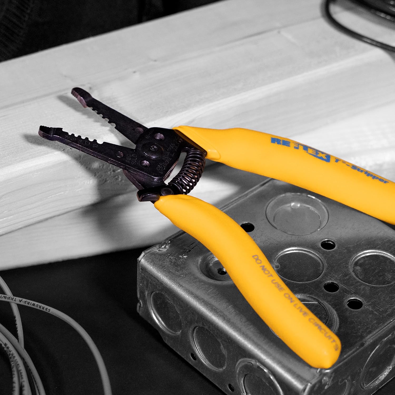 IDEAL Electrical Reflex Super T-Stripper Wire Strippers, 8–16 AWG Solid, 10–18 AWG Stranded, Ergonomic Wire Cutter and Stripping Tool with Textured Sleeves, Locking Handle