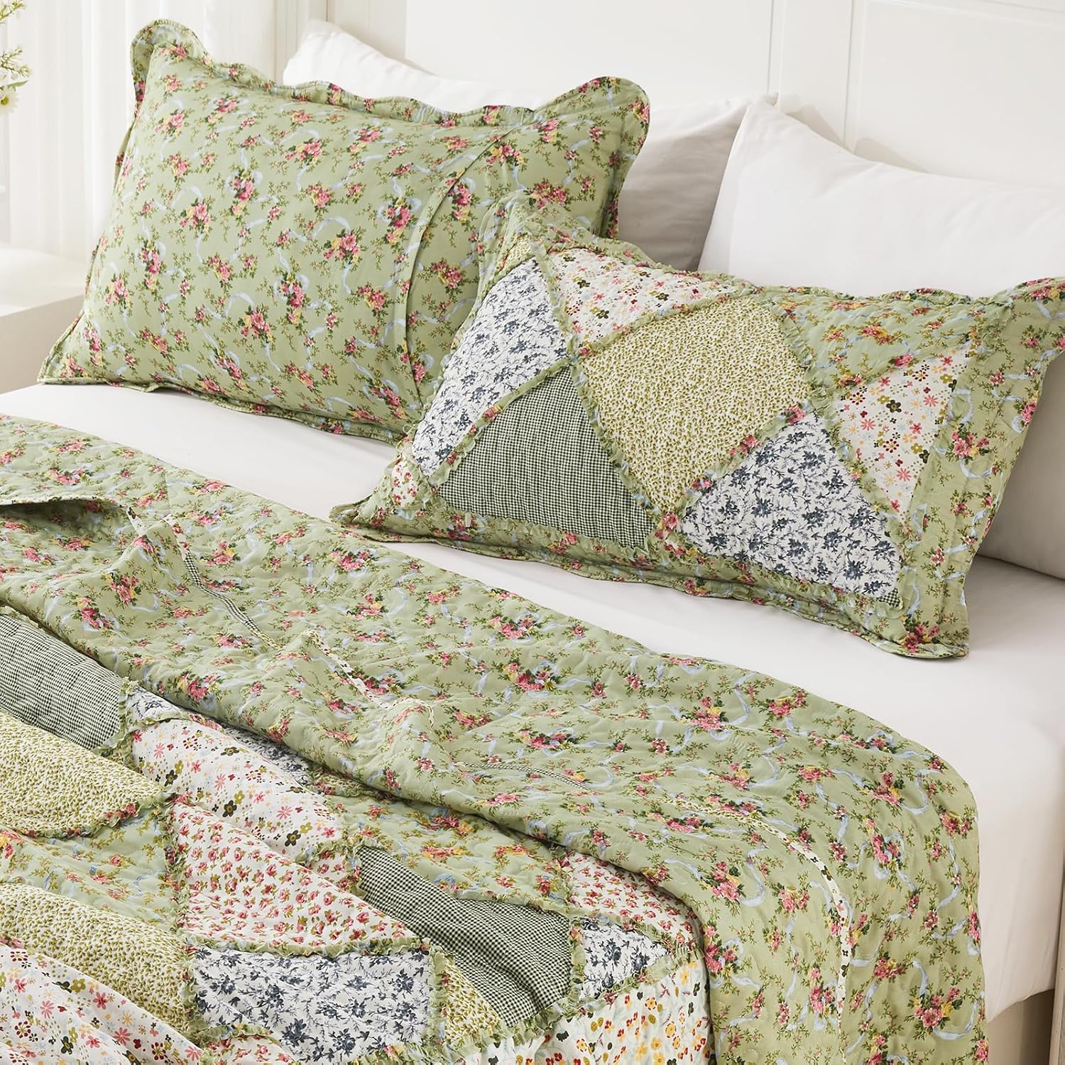 VIVILINEN Blue Floral Patchwork Quilt Set, Full Queen Size, 3 Piece Bedding Set with 2 Pillowcases
