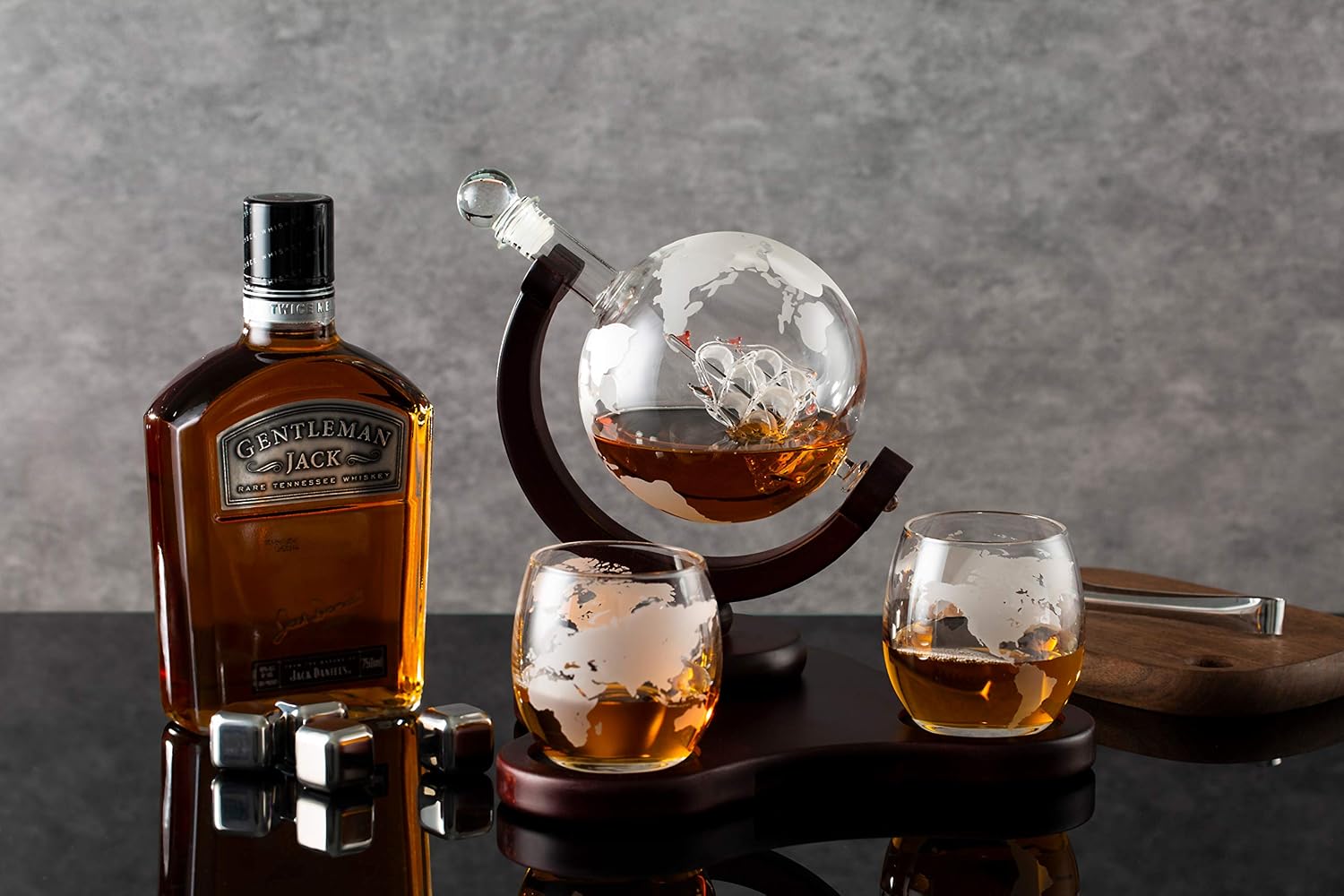 Whiskey Globe Decanter Set with 2 Glasses in Gift Box - Whiskey decanter for Liquor, Whiskey, Brandy, Gin, Rum, Tequila, Vodka