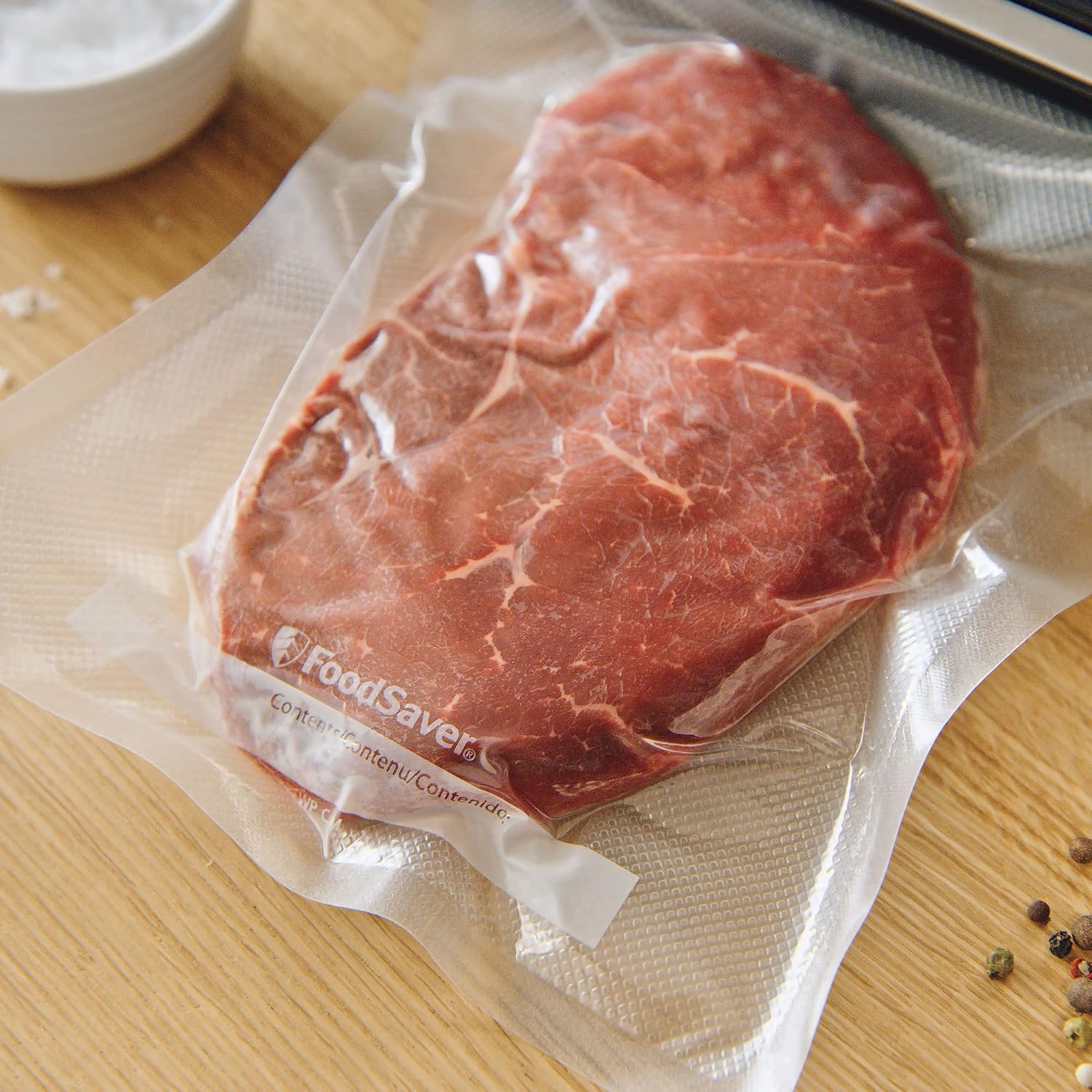 FoodSaver Vacuum Sealer Machine, Automatic Bag Detection, Sous Vide Friendly, with sealer bags, roll, handheld vacuum sealer, black