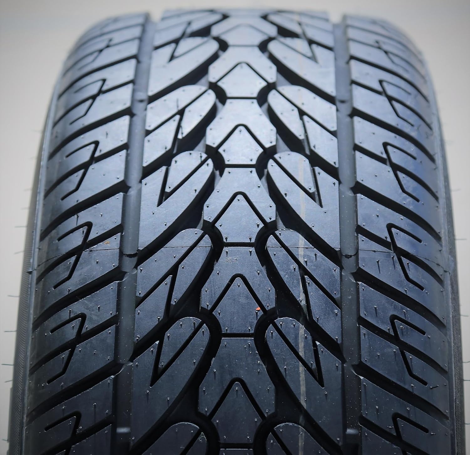 Fullway HS266 275/55R20 117H All Season XL Performance 20 inch Tire