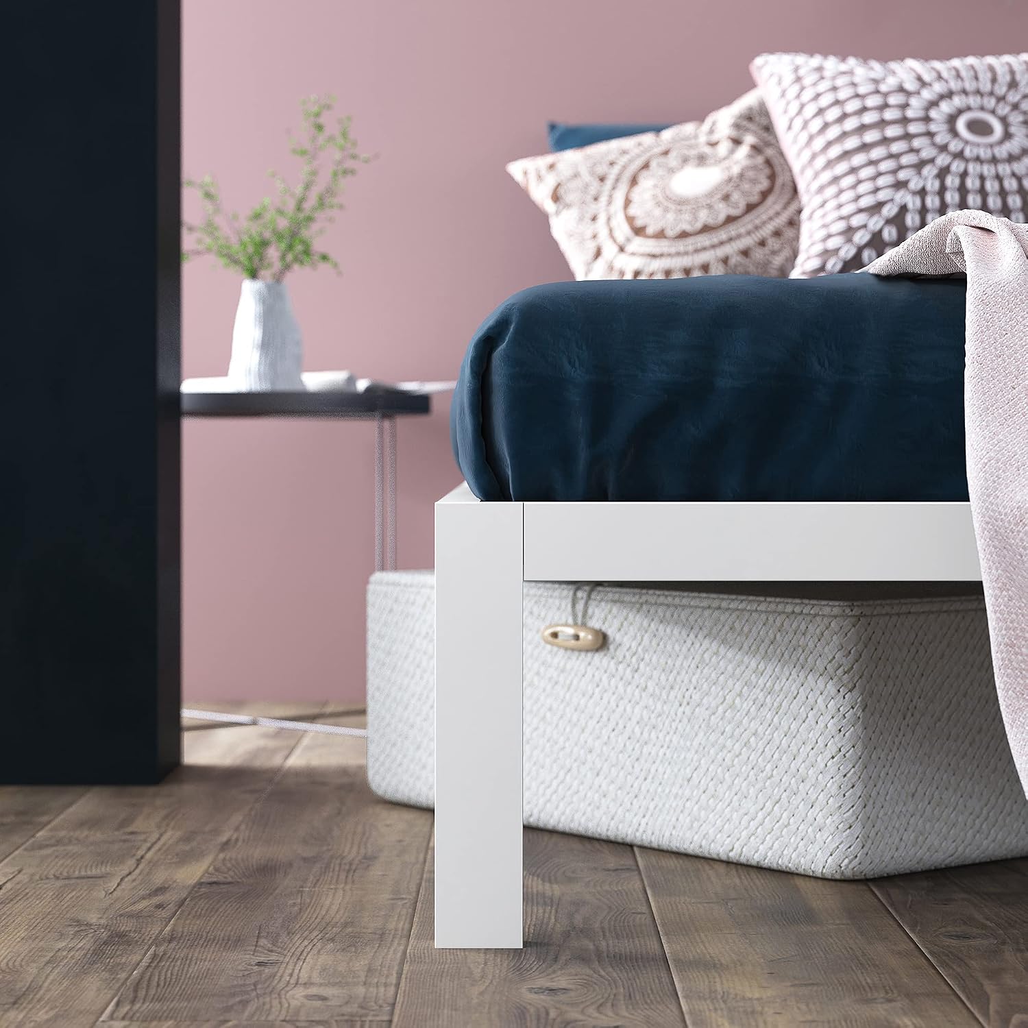 ZINUS Mia Metal Platform Bed Frame with Headboard, Wood Slat Support, No Box Spring Needed, Easy Assembly, Queen