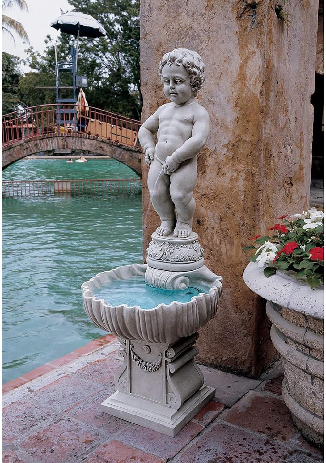 MANNEKEN PIS BOY PIPED STATUE