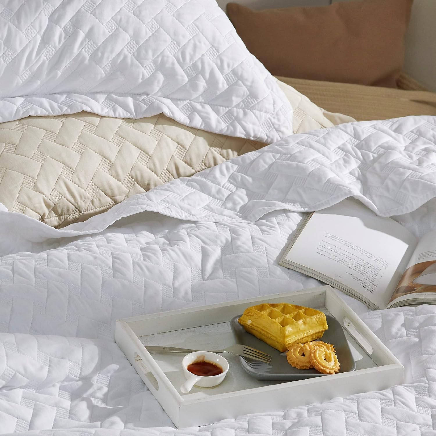 Bedsure Quilts Queen Size - Grey Bedspreads Queen Size with Basket Weave Pattern, Soft Quilt Bedding Set, Lightweight Comforter Set Coverlet for All Seasons with 2 Pillow Shams (90" x 96")