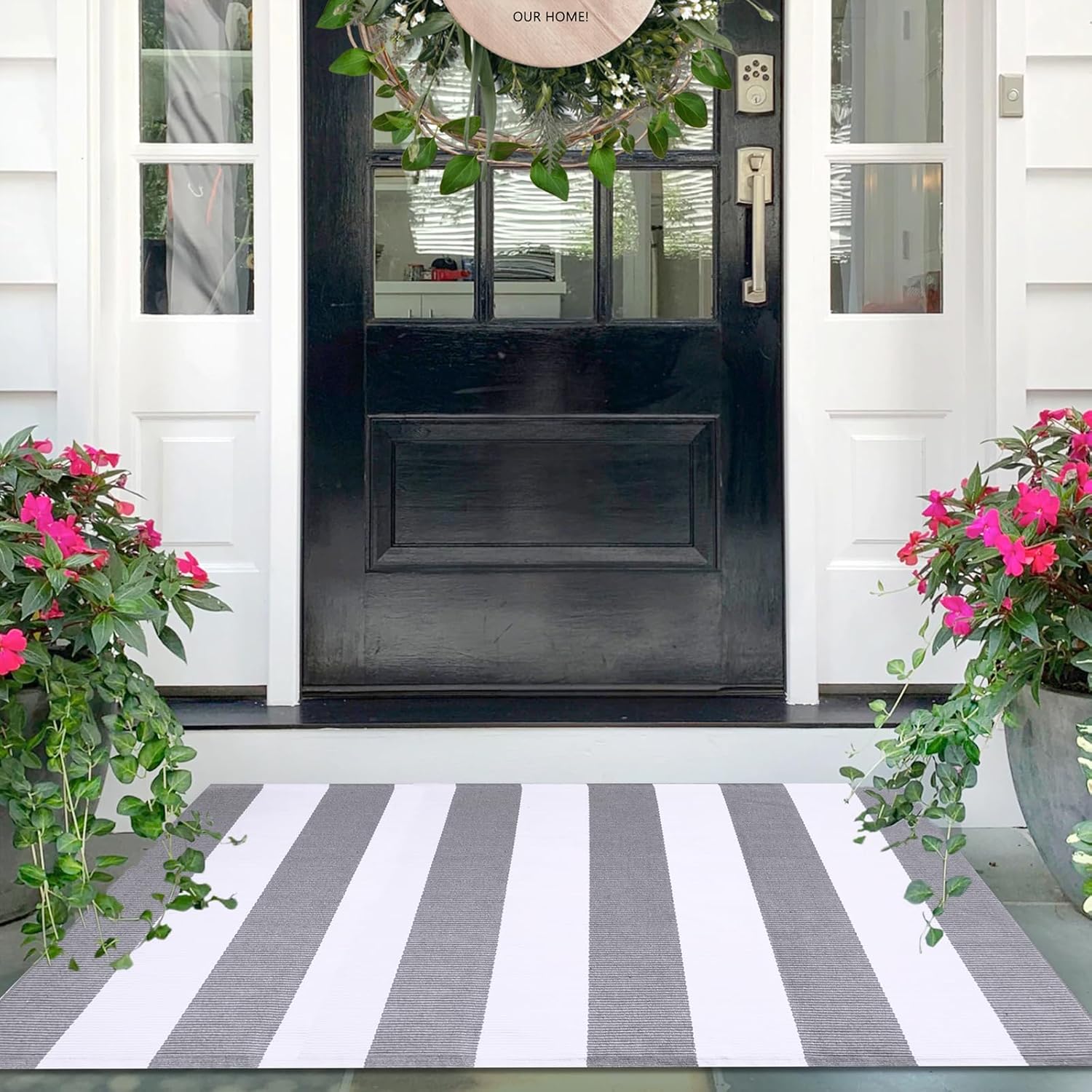 IOHOUZE 27.5x43 Buffalo Plaid Rug, Washable Front Door Mat, Black White