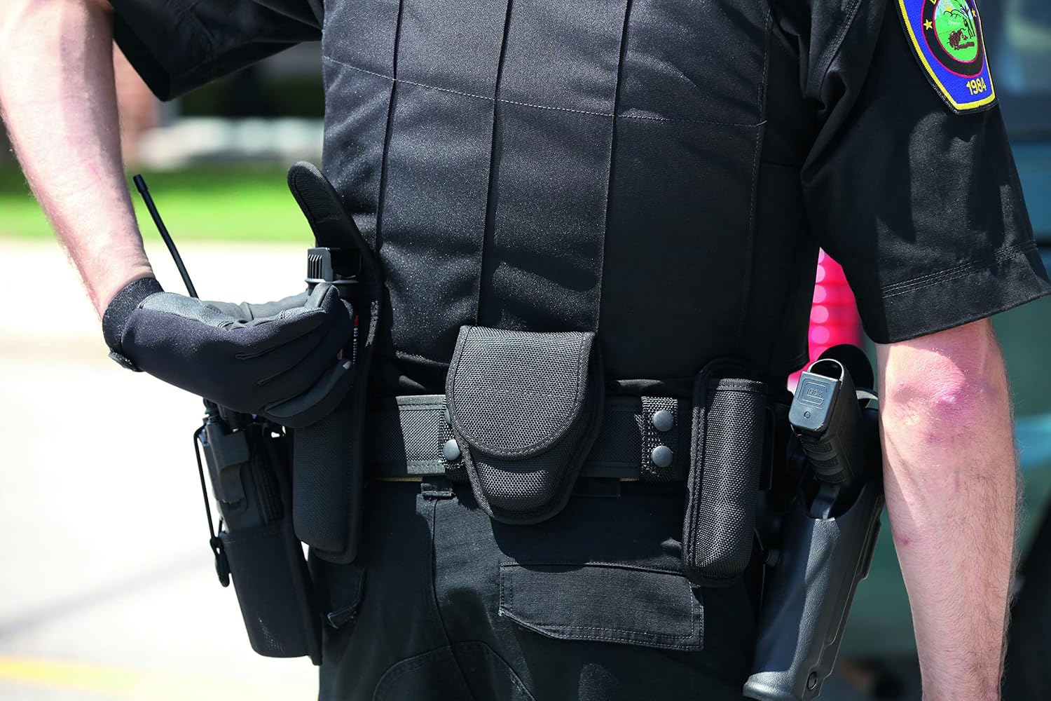 Bianchi Accumold 7300 Covered Handcuff Case with Hidden Snap