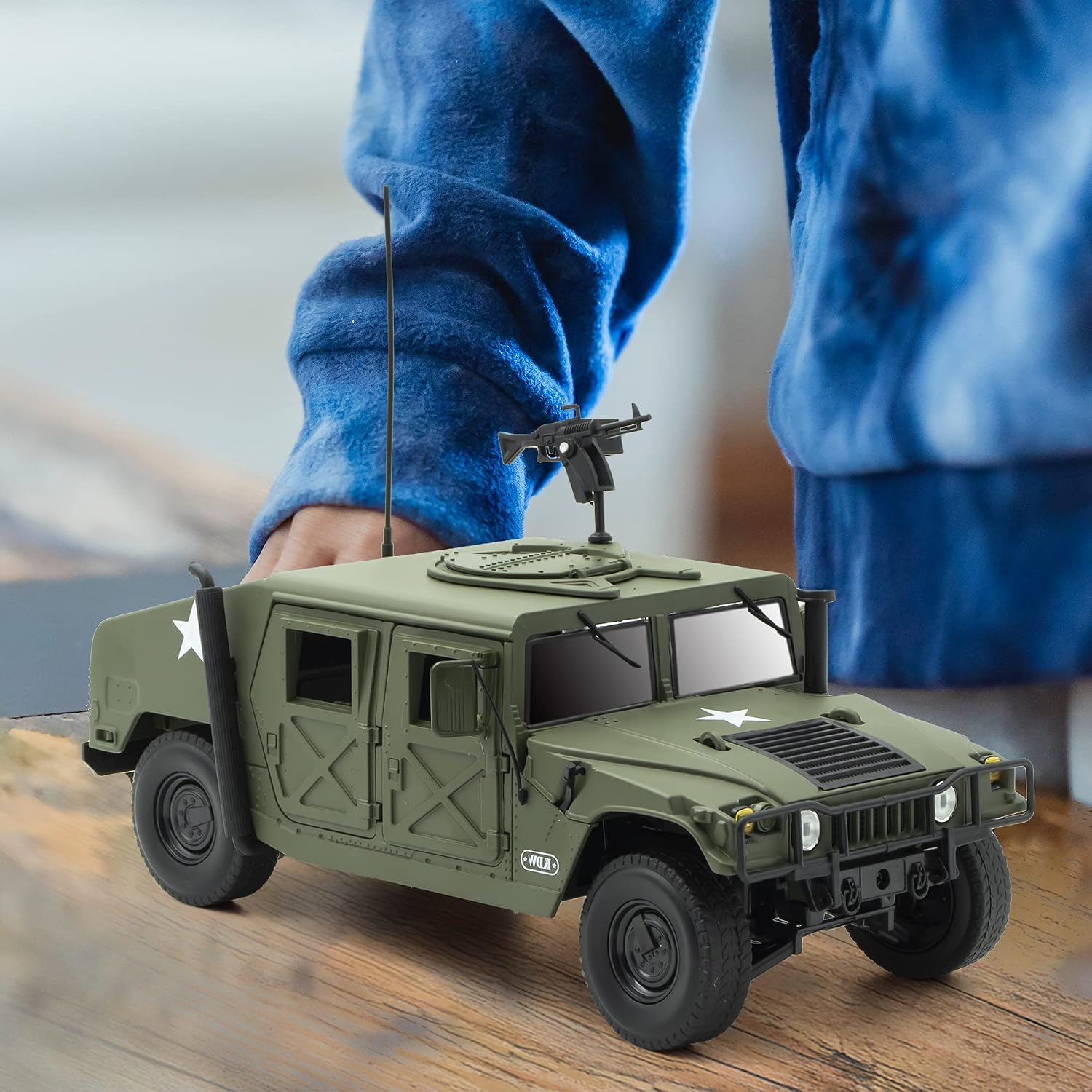 Die Cast Model Cars, 1/18 Scale Diecast Cars Metal Military Vehicles Toys, Army Toys Kids Car Friction Powered Armored Vehicle Model