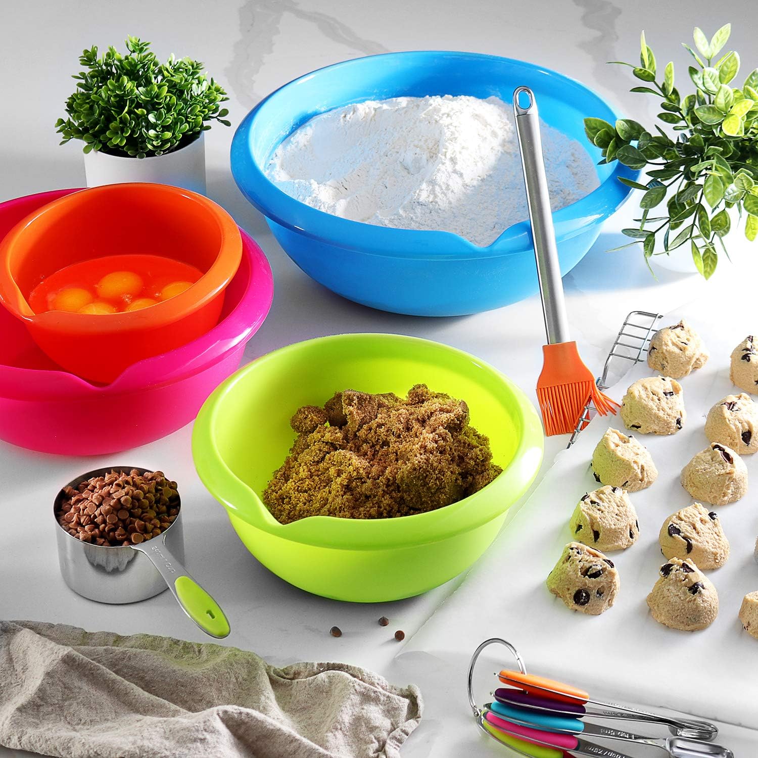 DilaBee Set of 4 - Colorful Mixing Bowls - Plastic Mixing Bowl Set for Prep – Stackable Mixing Bowls for Kitchen – Microwave & Dishwasher Safe