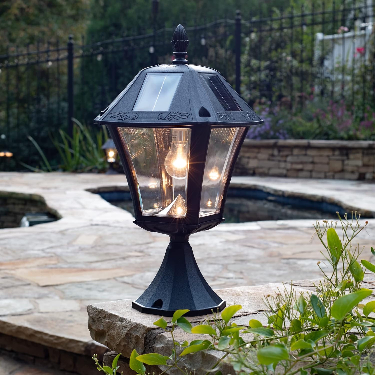 Gama Sonic Baytown II Bulb White Outdoor Solar Light, Single Post Light with 3 Mounting Options, 3in. Fitter for Lamp Posts