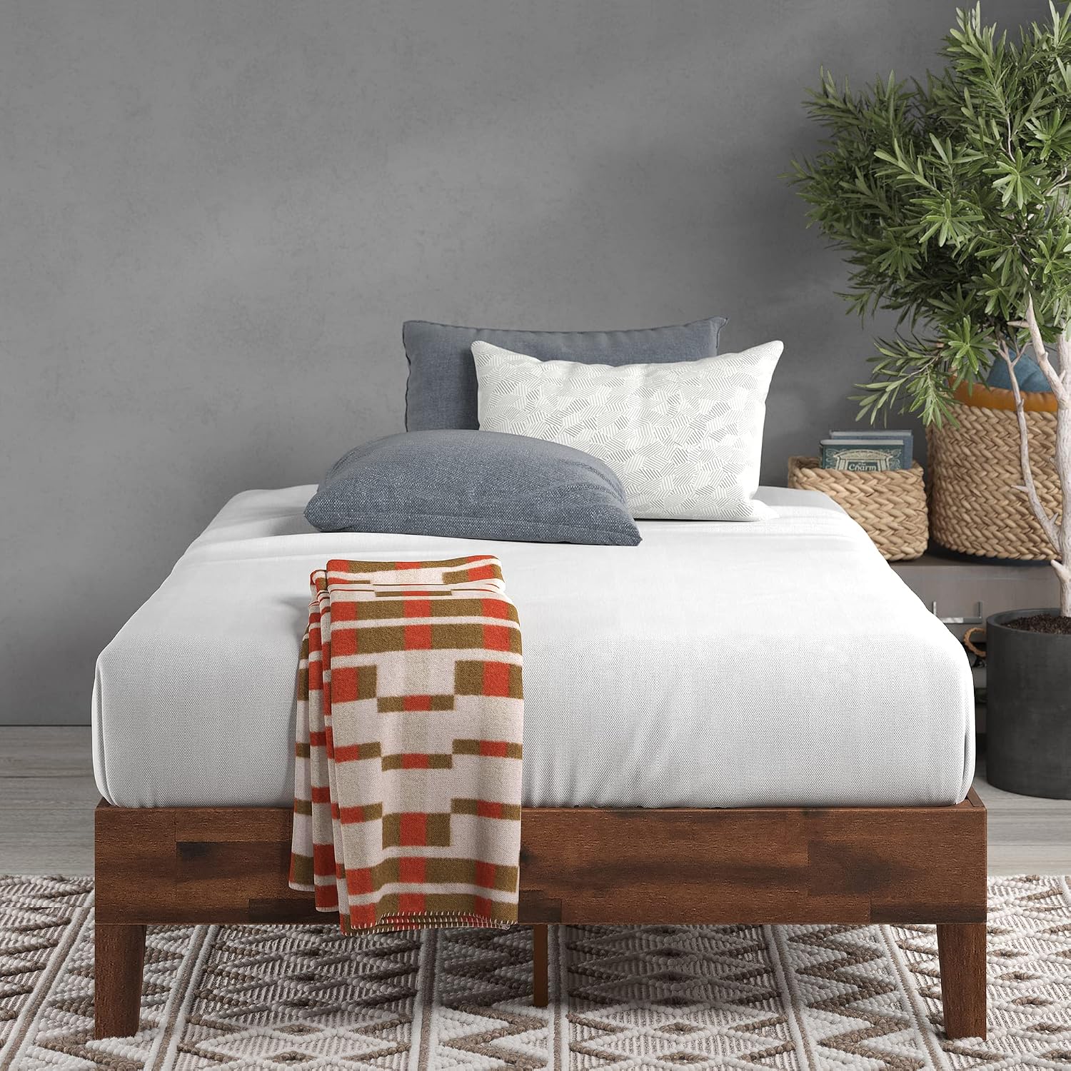 ZINUS Vivek Deluxe Wood Platform Bed Frame with Headboard, Wood Slat Support, No Box Spring Needed, Easy Assembly, Queen | Slatted Headboard, Wood Slat Support, No Box Spring Needed, Contemporary Design, Easy Assembly