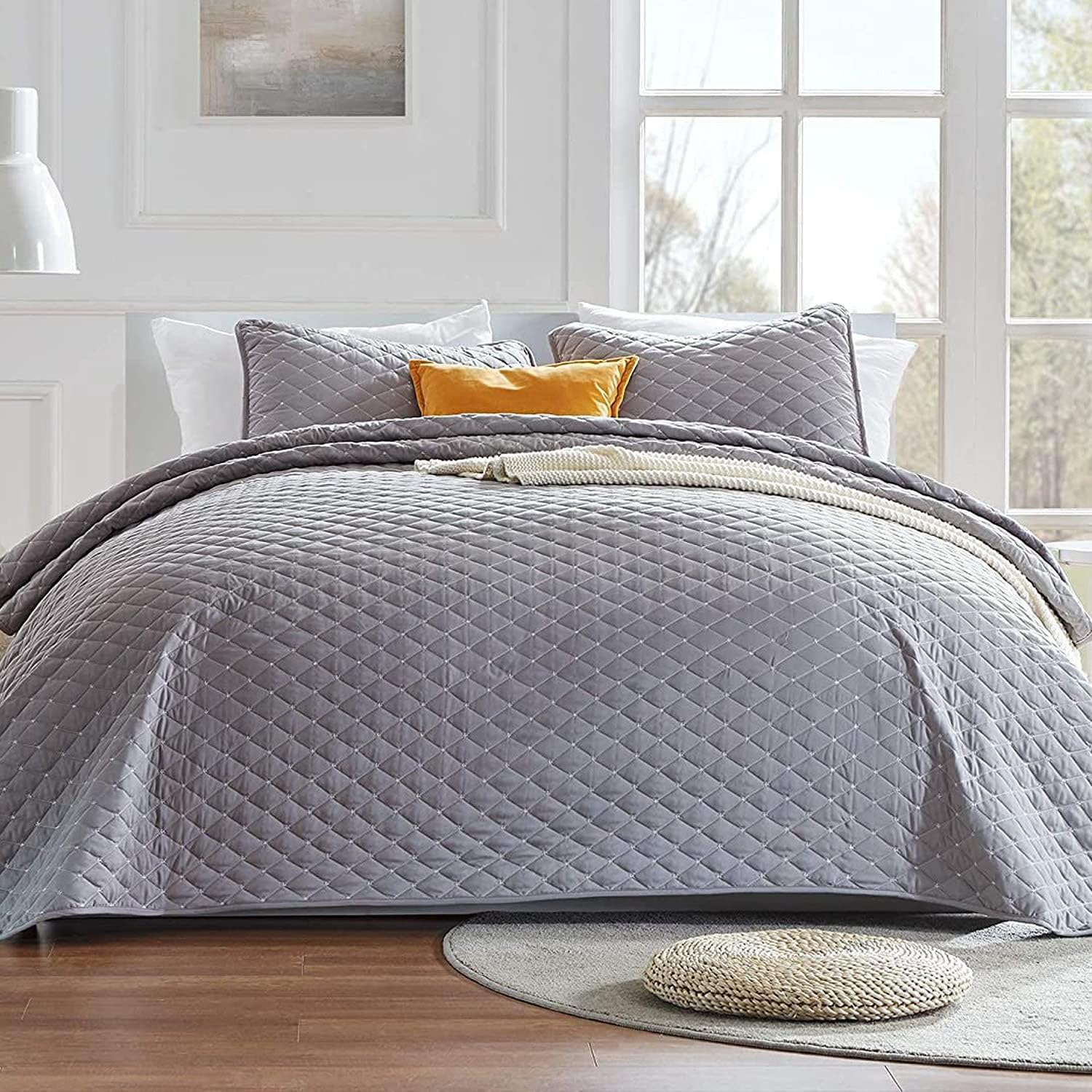 SLEEP ZONE 3-Piece Printed Quilt Set - Full/Queen Size - Lightweight Reversible Bedding Coverlet Set for All Season (Classic Paisley Pattern)