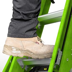 The flat rung makes the SumoStance more comfortable to climb.