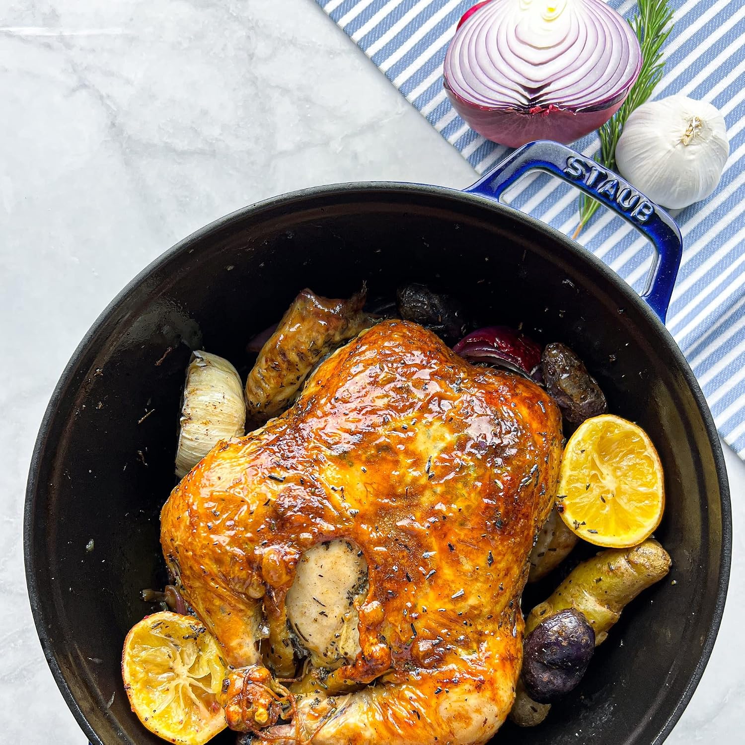 Staub Round Cocotte - 5.5Qt - Grenadine