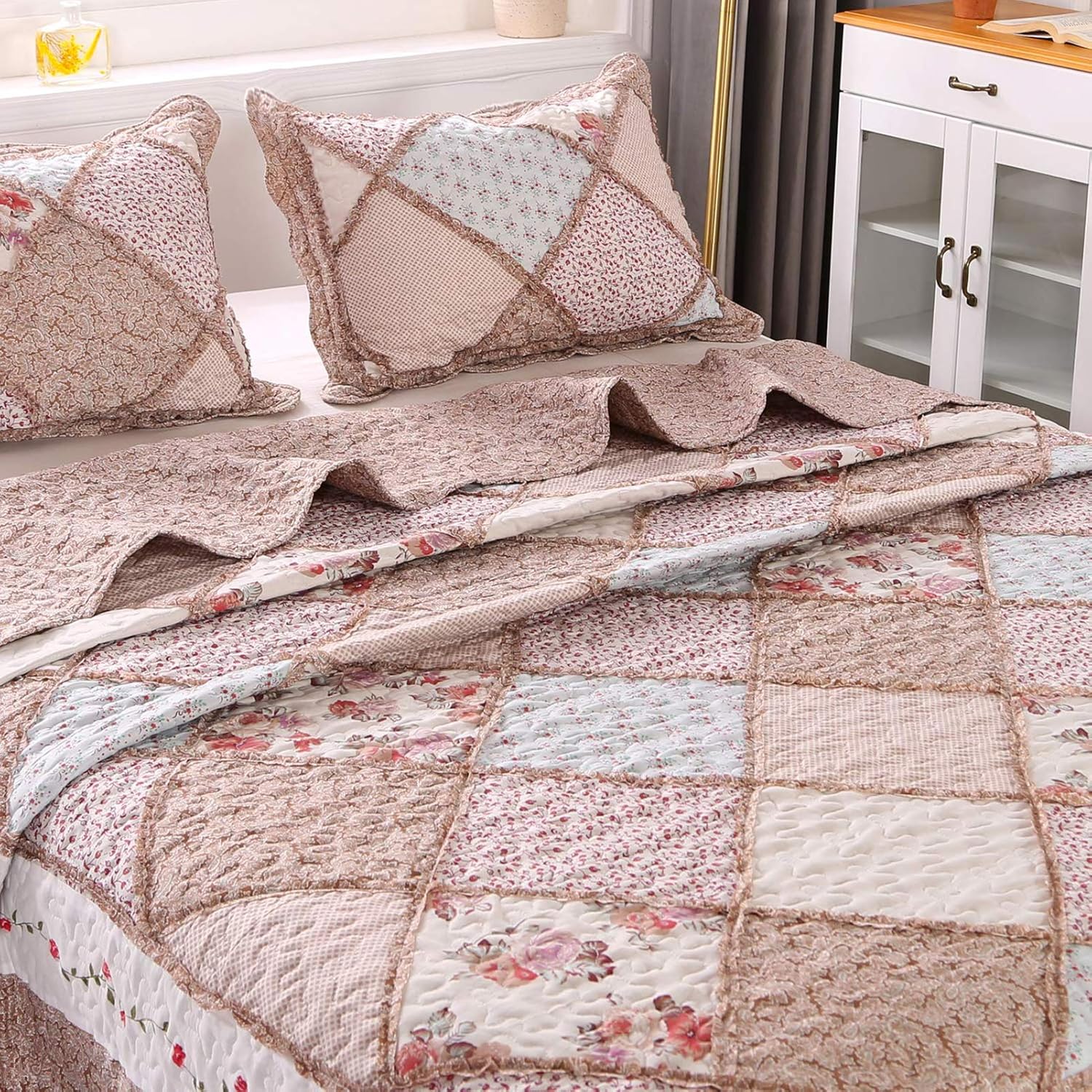 VIVILINEN Blue Floral Patchwork Quilt Set, Full Queen Size, 3 Piece Bedding Set with 2 Pillowcases